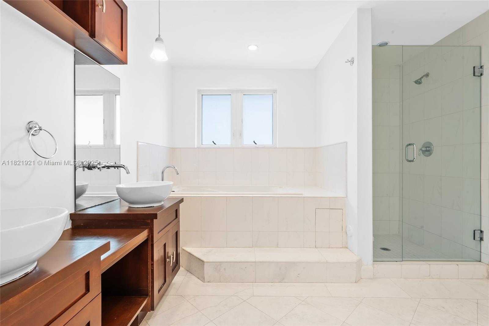 Small Image of 527 SOUTH WEST 20TH RD, Miami Number 31