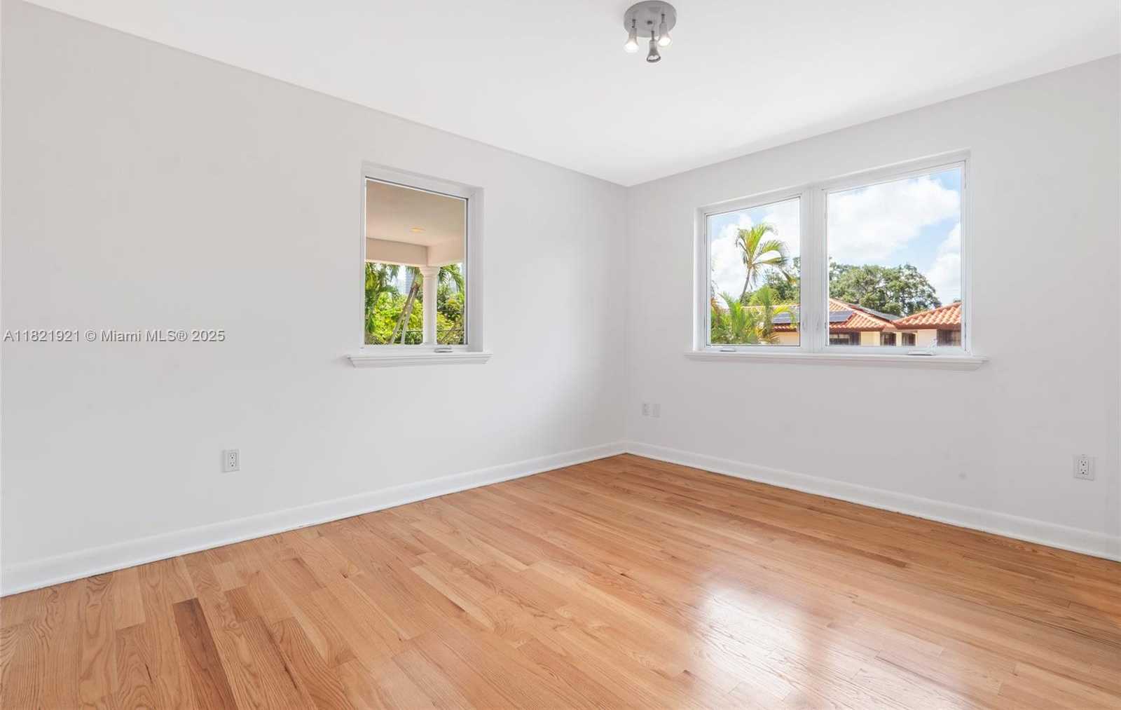 Small Image of 527 SOUTH WEST 20TH RD, Miami Number 33