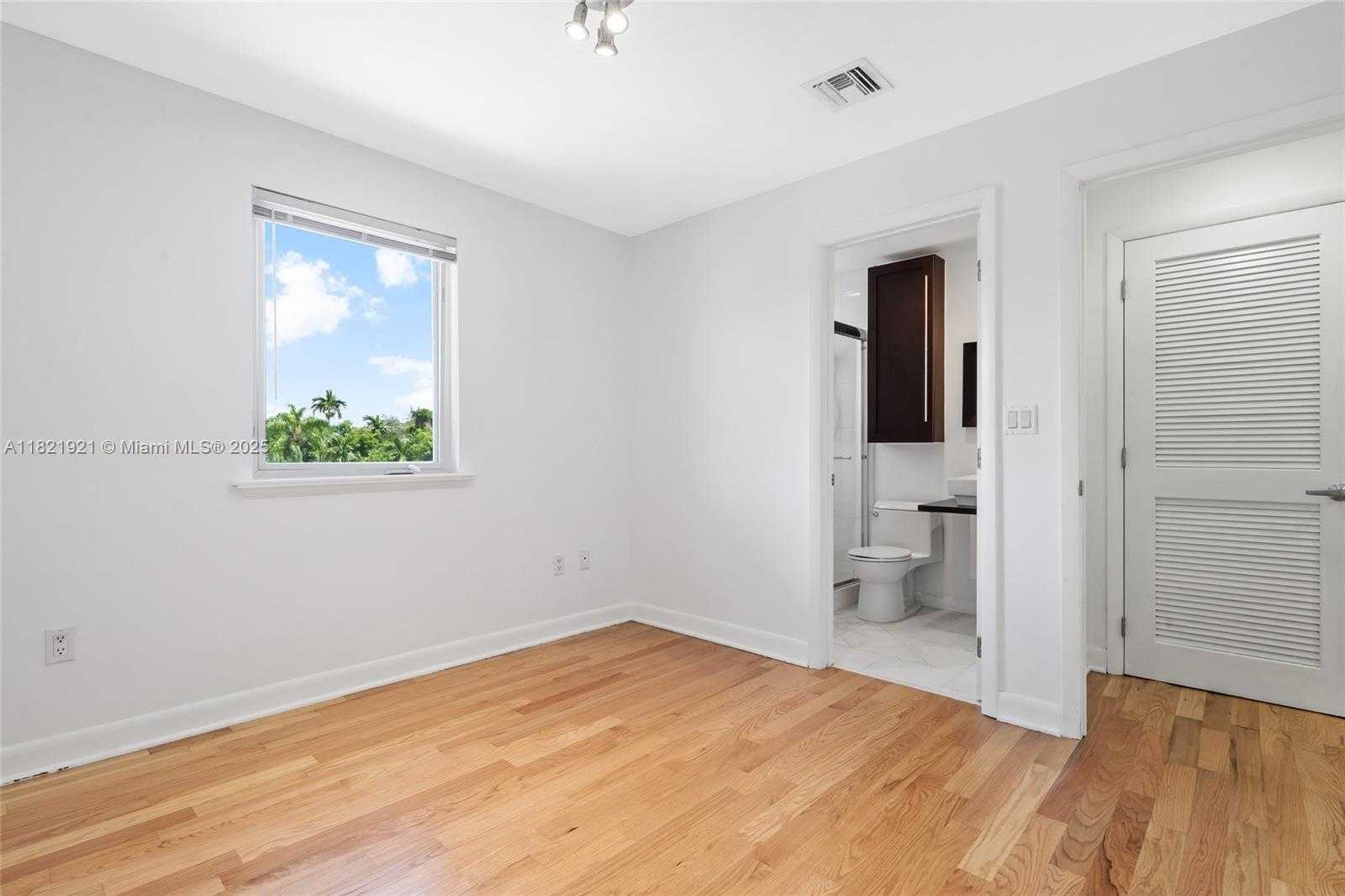 Small Image of 527 SOUTH WEST 20TH RD, Miami Number 35