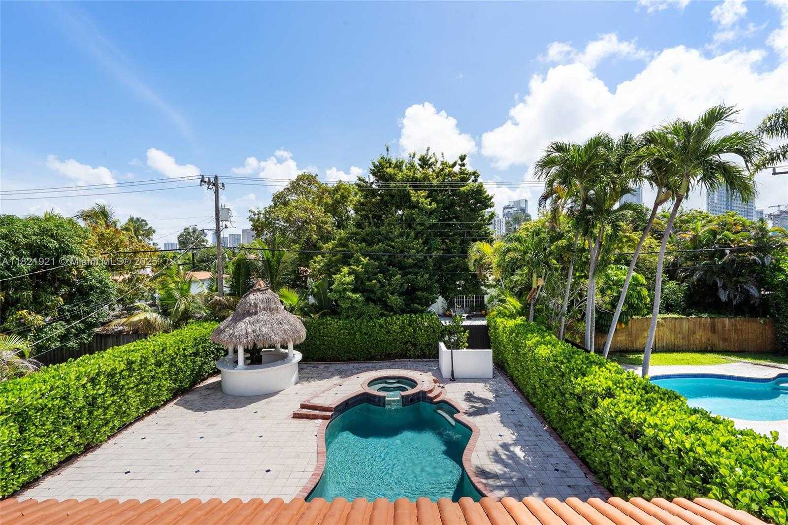 Small Image of 527 SOUTH WEST 20TH RD, Miami Number 39