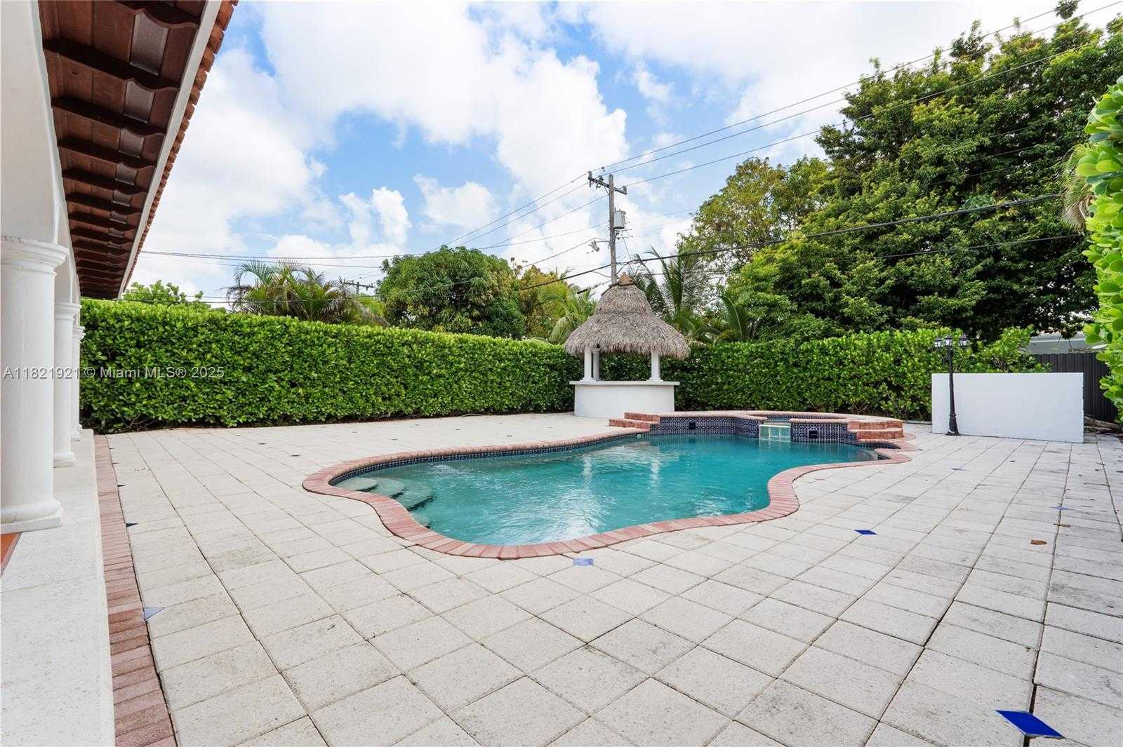 Small Image of 527 SOUTH WEST 20TH RD, Miami Number 42