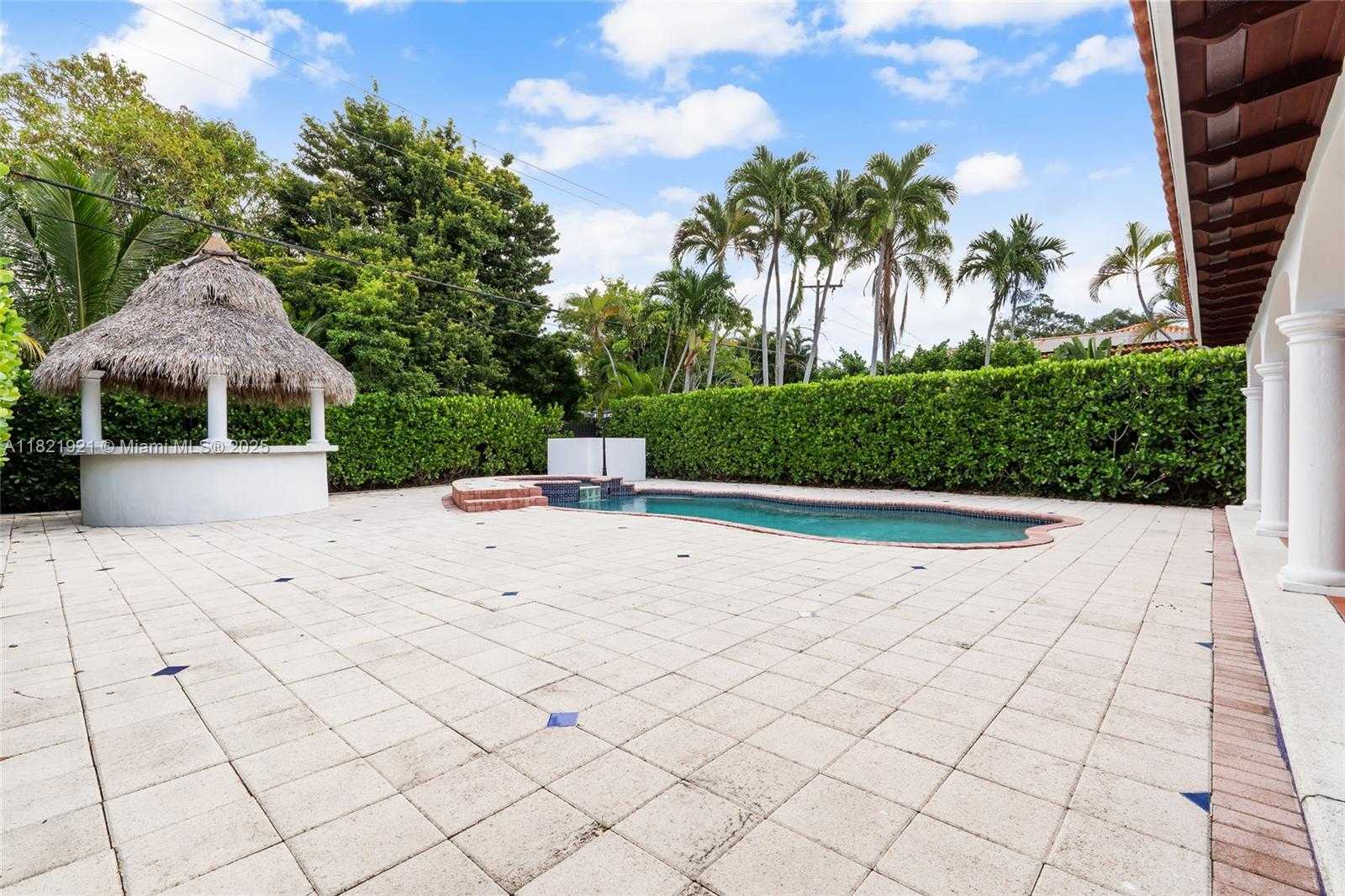 Small Image of 527 SOUTH WEST 20TH RD, Miami Number 49