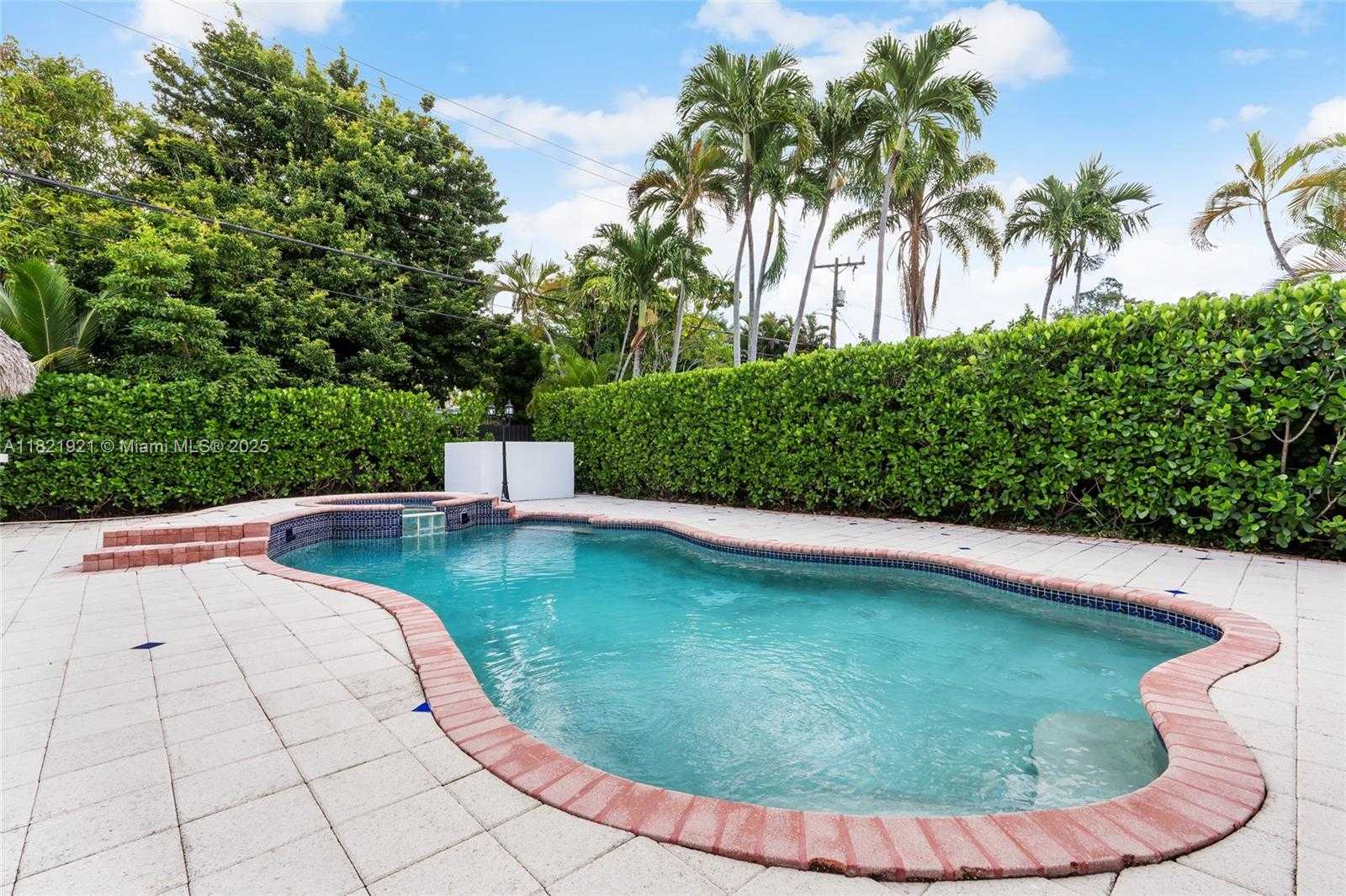 Small Image of 527 SOUTH WEST 20TH RD, Miami Number 50
