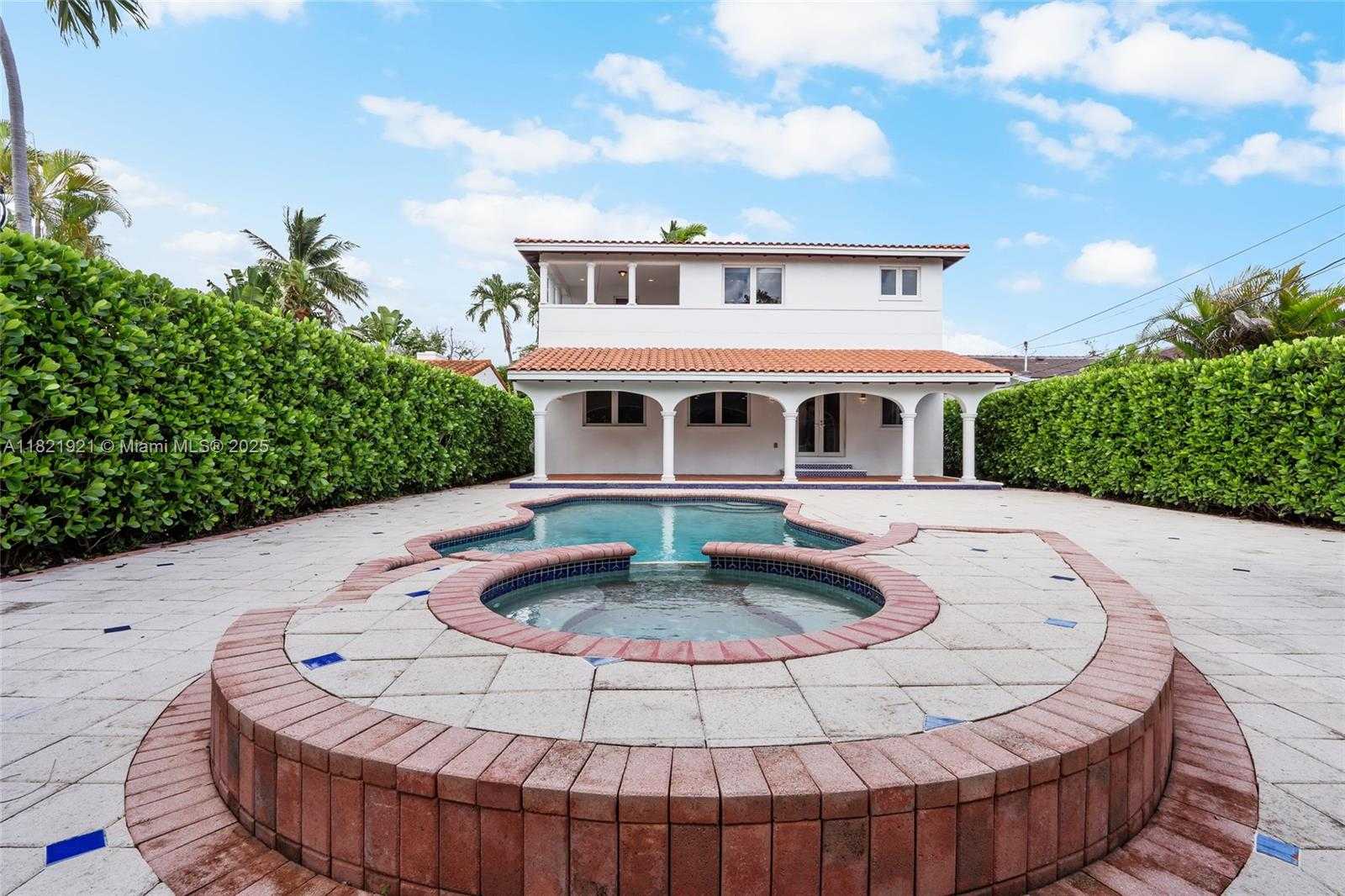 Small Image of 527 SOUTH WEST 20TH RD, Miami Number 54