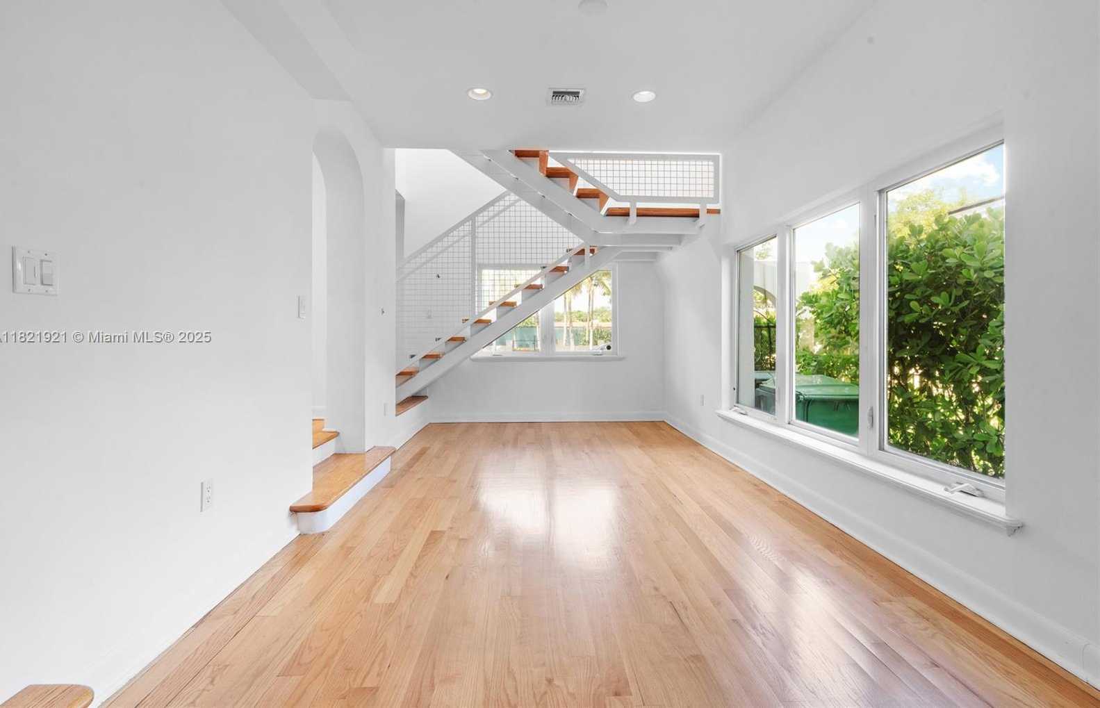 Small Image of 527 SOUTH WEST 20TH RD, Miami Number 7