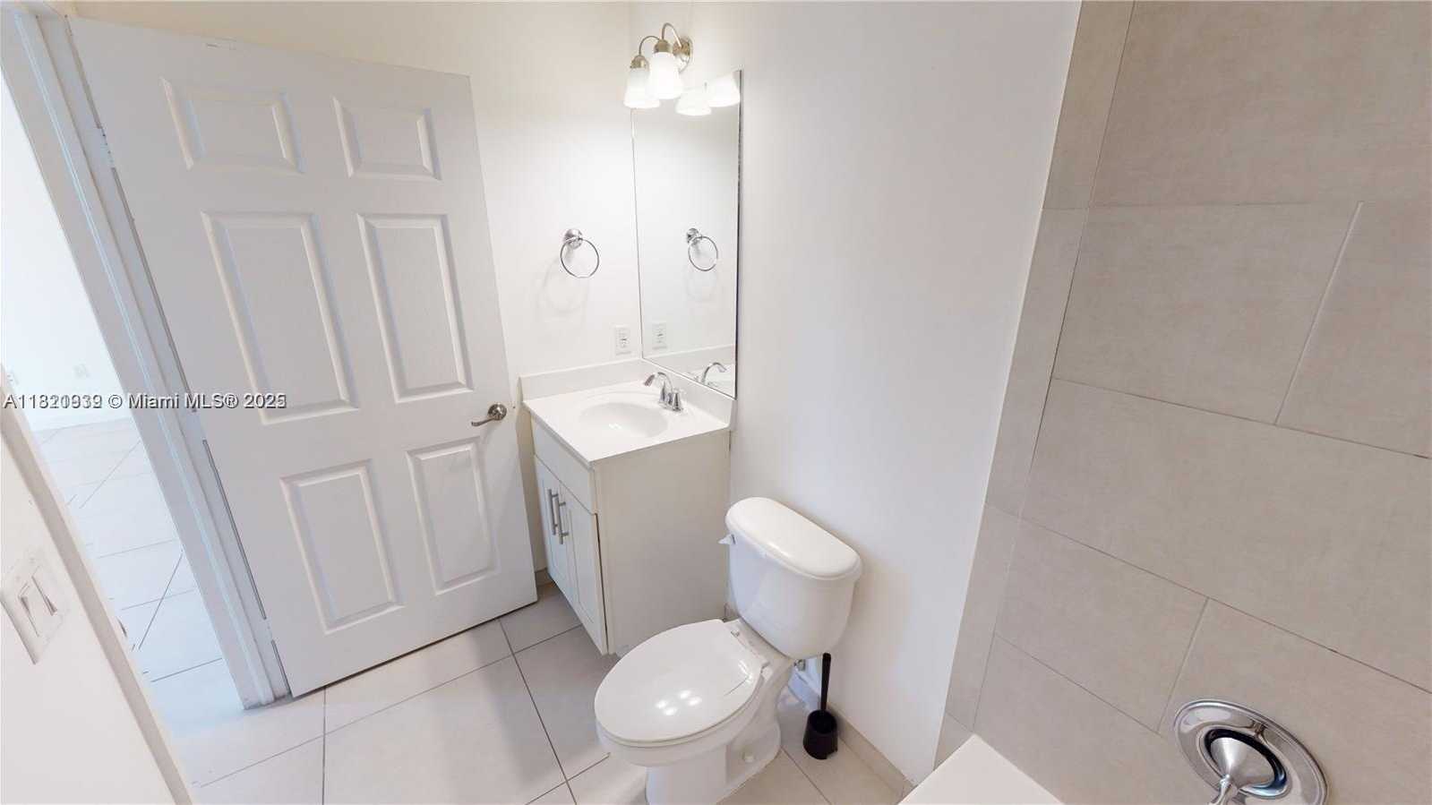 Small Image of 10461 NORTH WEST 61ST LN, Doral Number 10