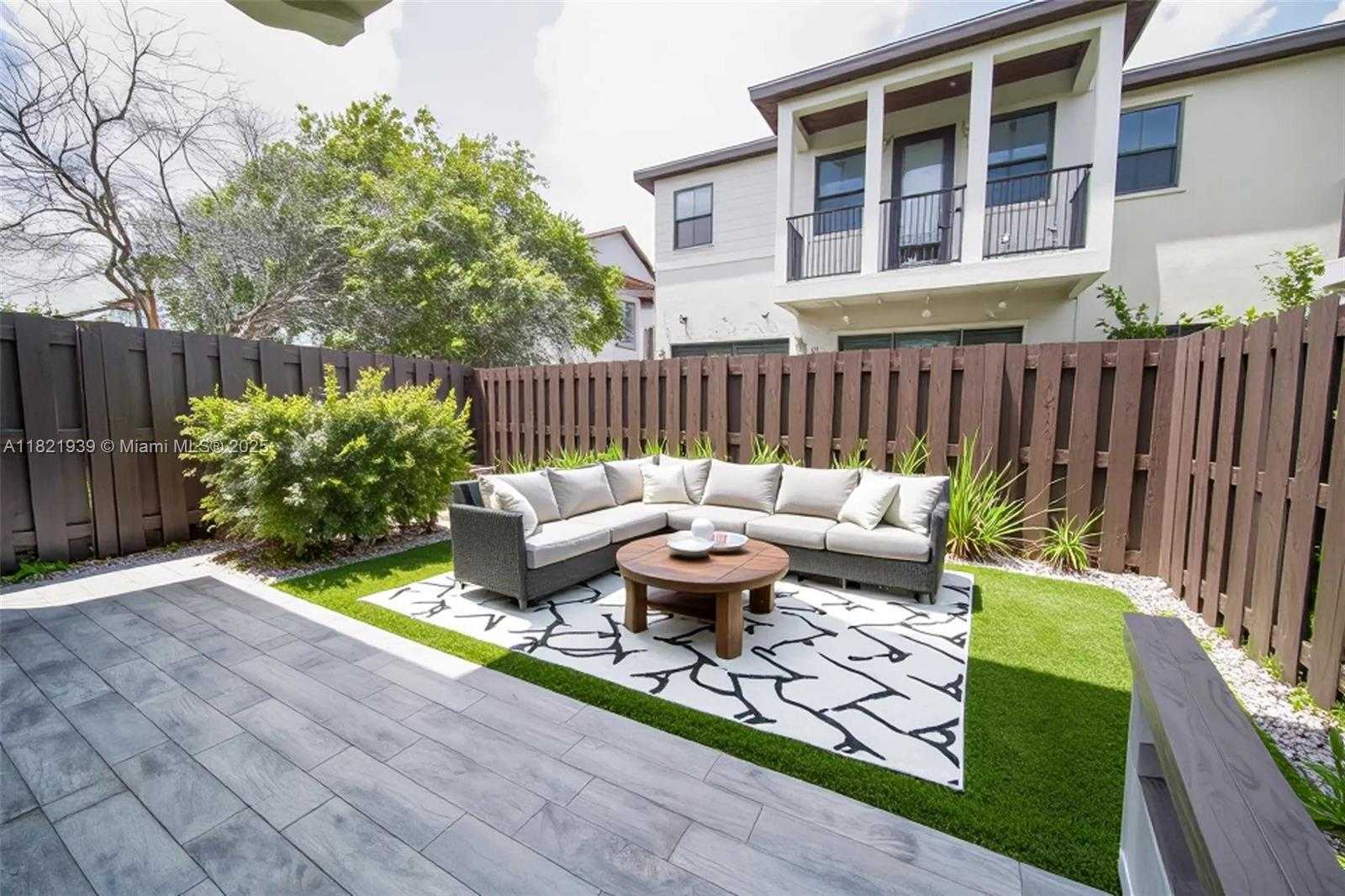 Small Image of 10461 NORTH WEST 61ST LN, Doral Number 14