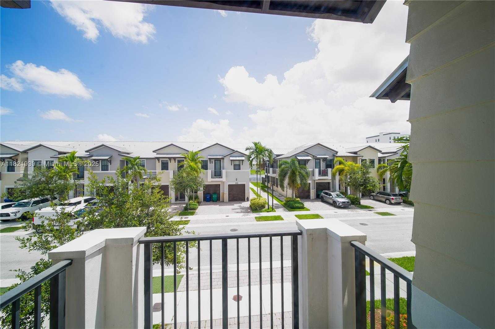 Small Image of 10461 NORTH WEST 61ST LN, Doral Number 15
