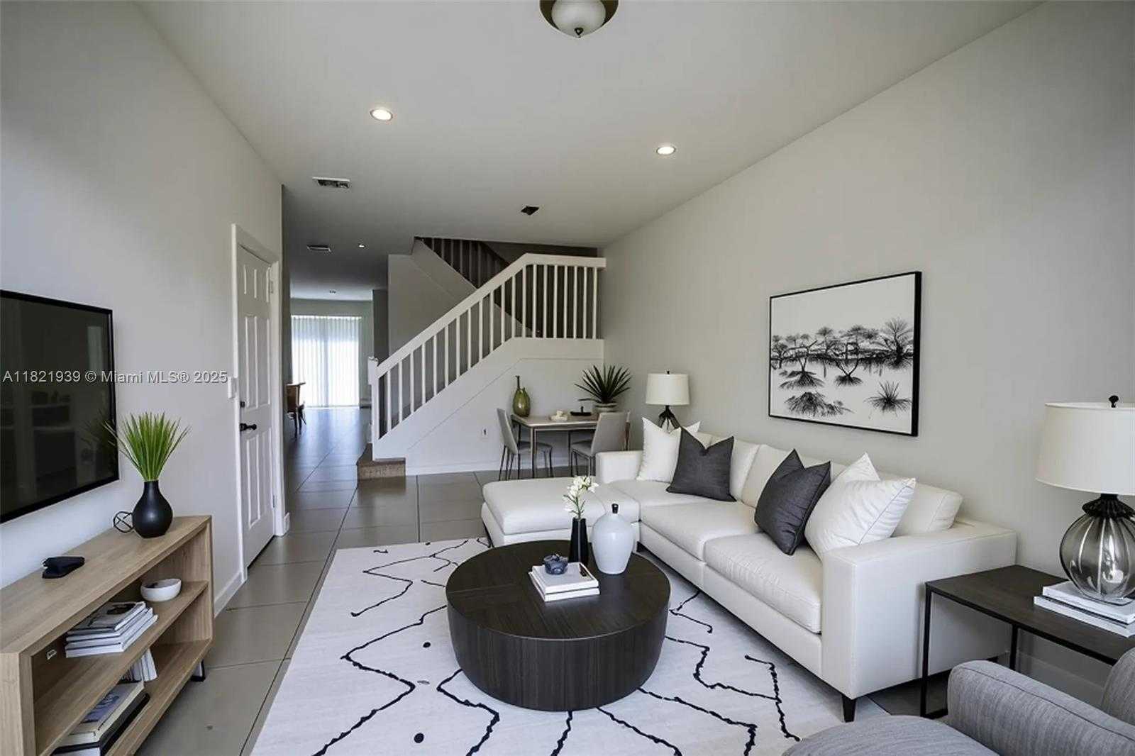 Small Image of 10461 NORTH WEST 61ST LN, Doral Number 2