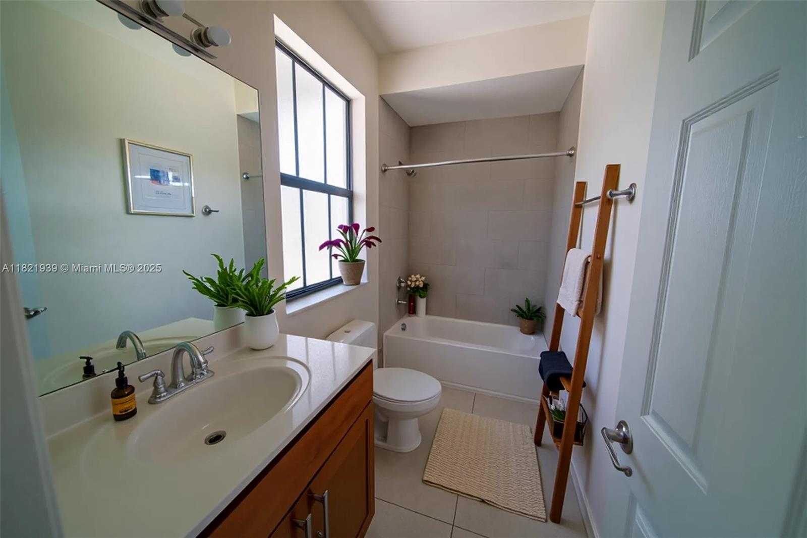 Small Image of 10461 NORTH WEST 61ST LN, Doral Number 8
