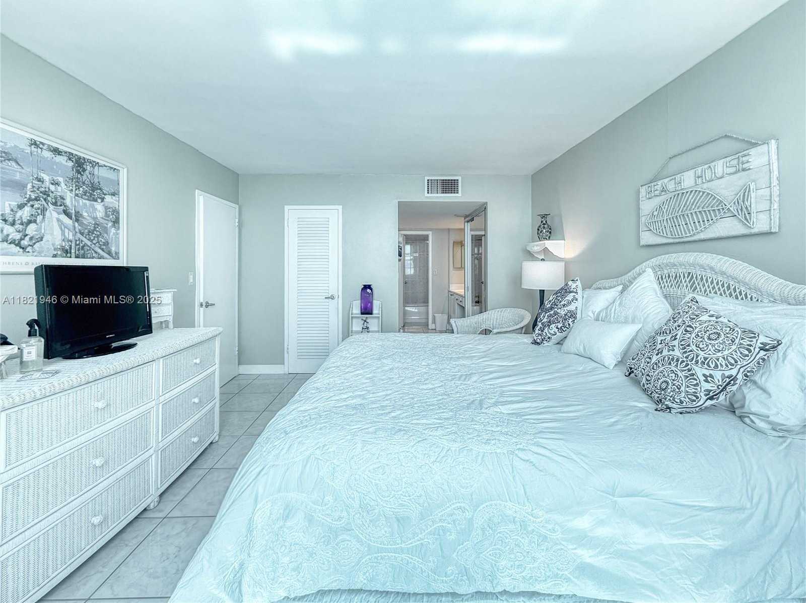 Small Image of 5701 COLLINS AVE #1508, Miami Beach Number 10