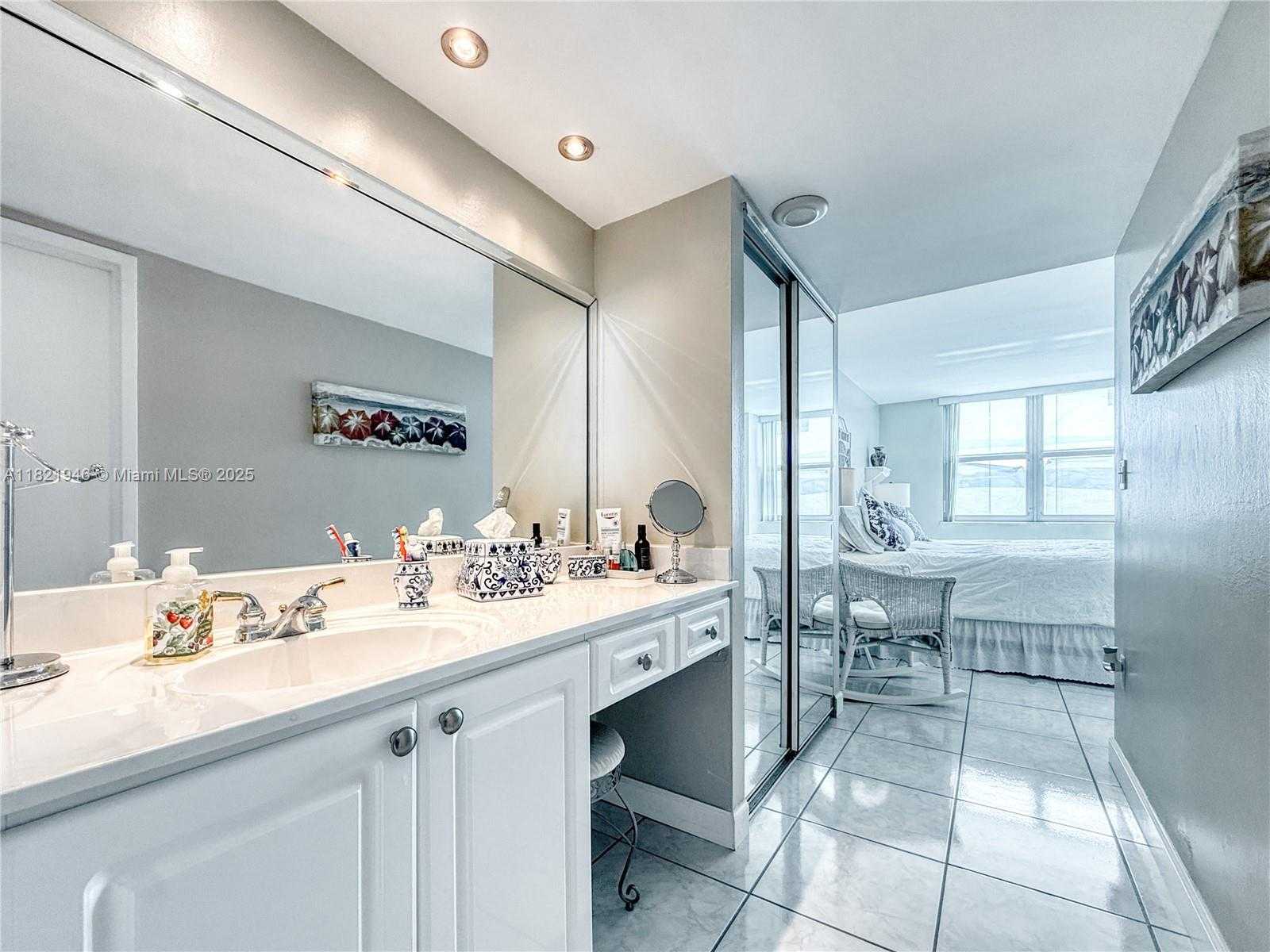 Small Image of 5701 COLLINS AVE #1508, Miami Beach Number 11