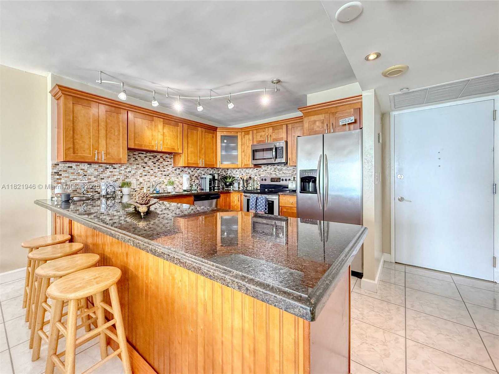 Small Image of 5701 COLLINS AVE #1508, Miami Beach Number 4