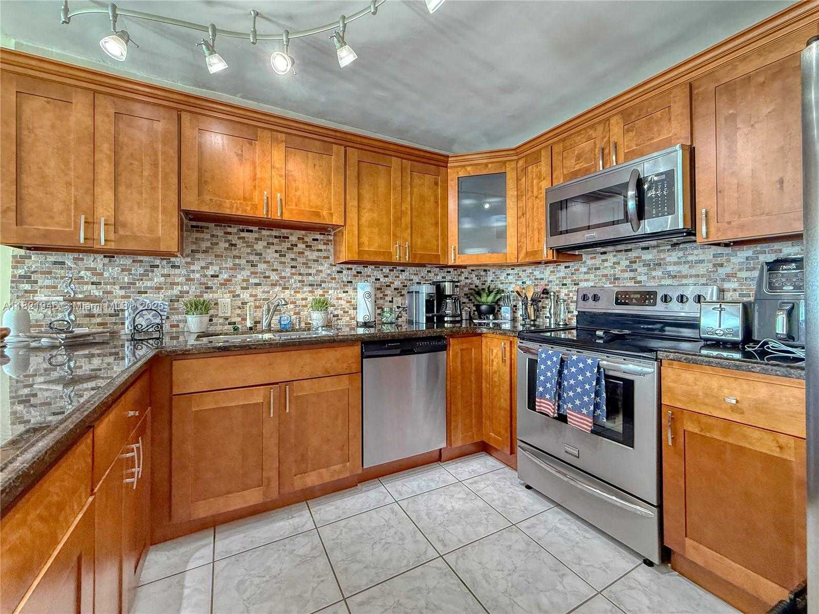 Small Image of 5701 COLLINS AVE #1508, Miami Beach Number 5