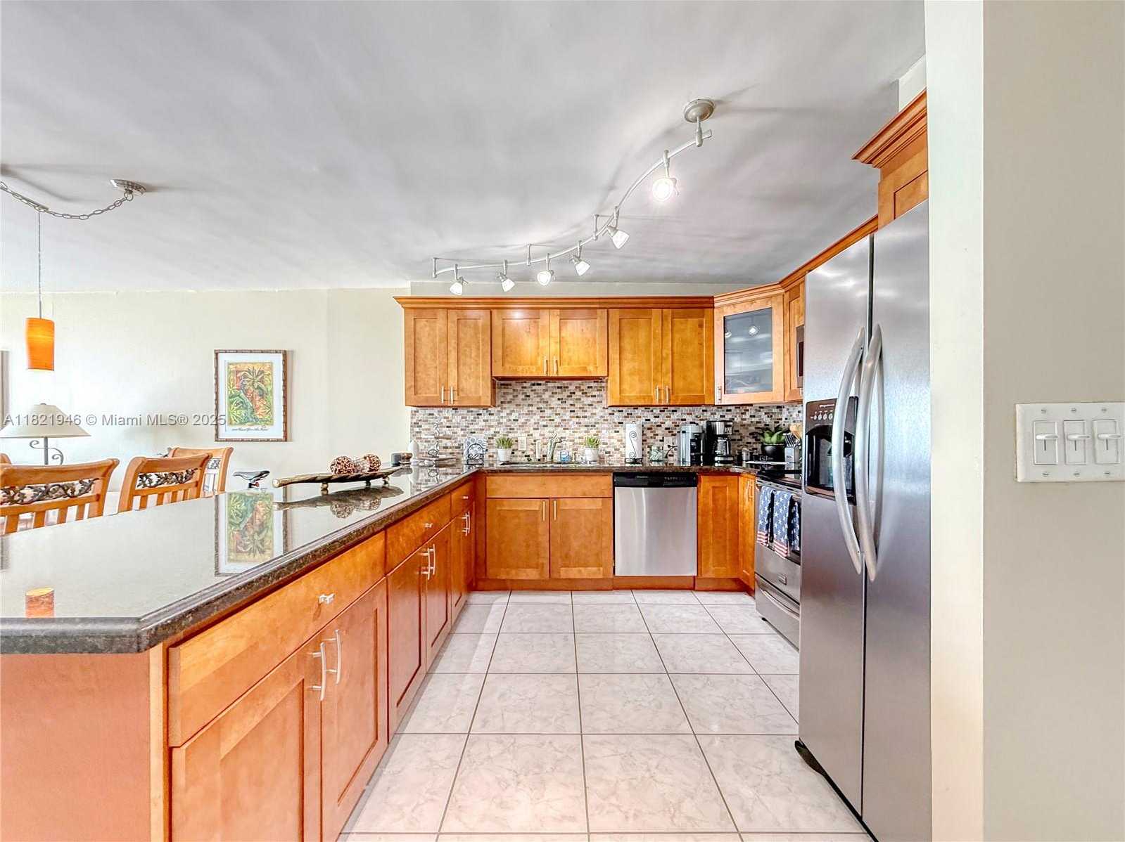 Small Image of 5701 COLLINS AVE #1508, Miami Beach Number 6