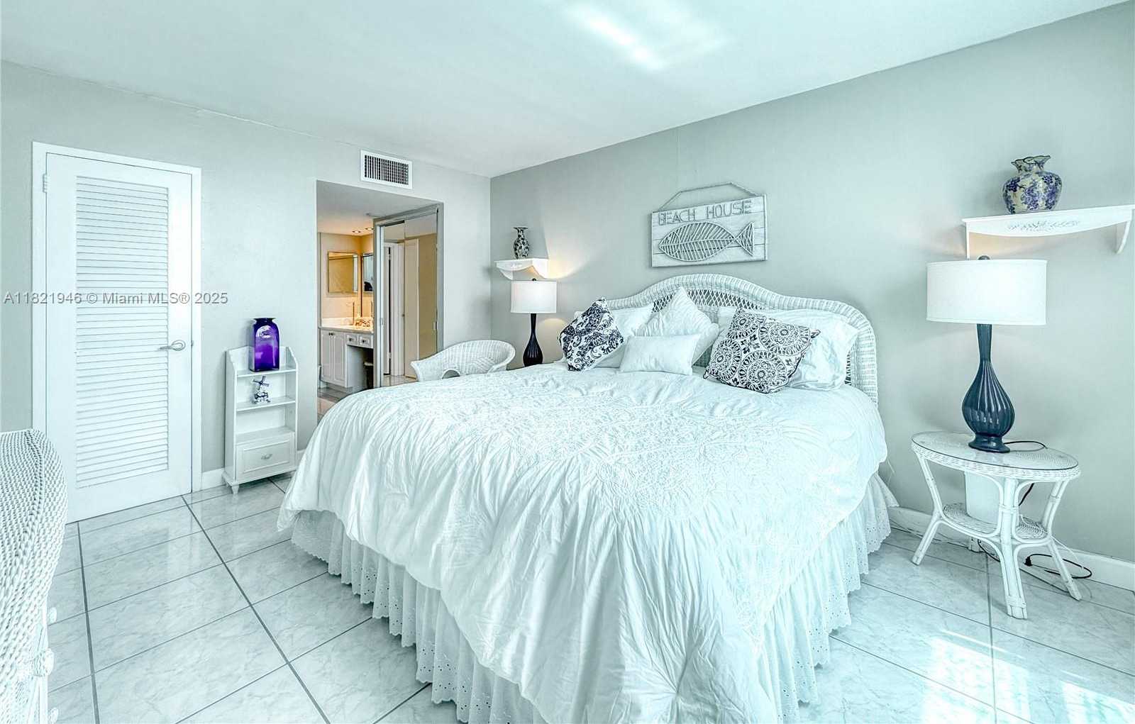 Small Image of 5701 COLLINS AVE #1508, Miami Beach Number 9