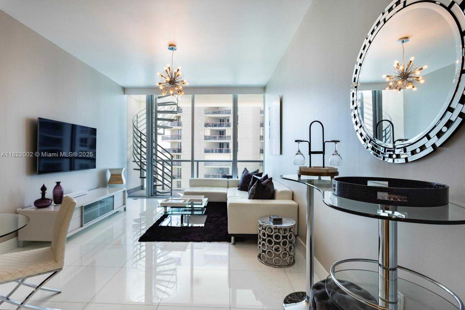 Small Image of 6799 COLLINS AVE #507, Miami Beach Number 2