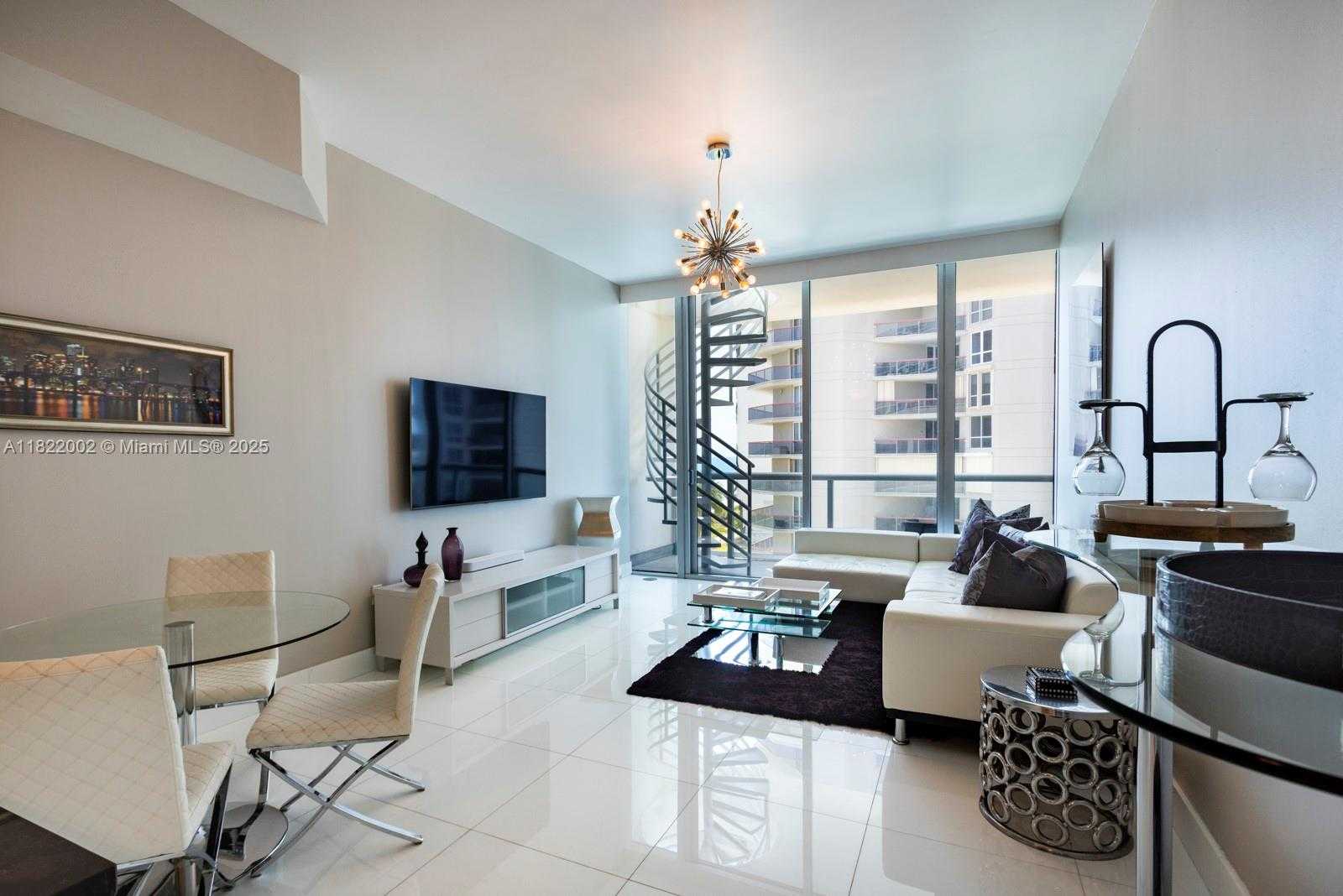 Small Image of 6799 COLLINS AVE #507, Miami Beach Number 3