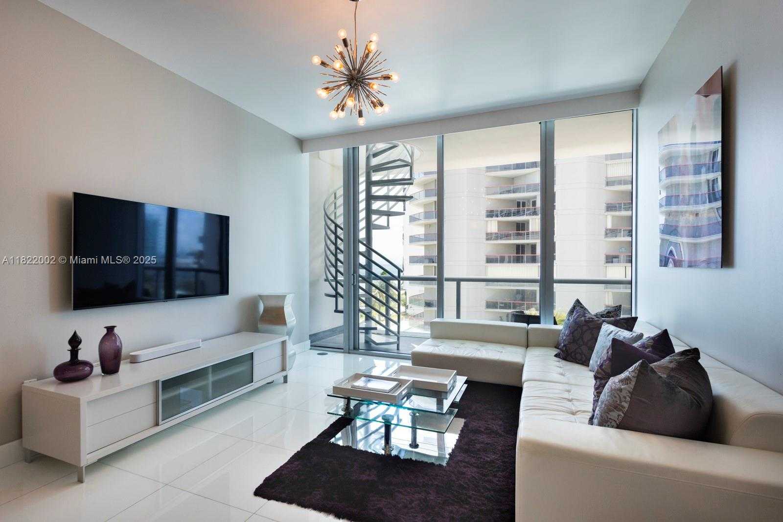 Small Image of 6799 COLLINS AVE #507, Miami Beach Number 4
