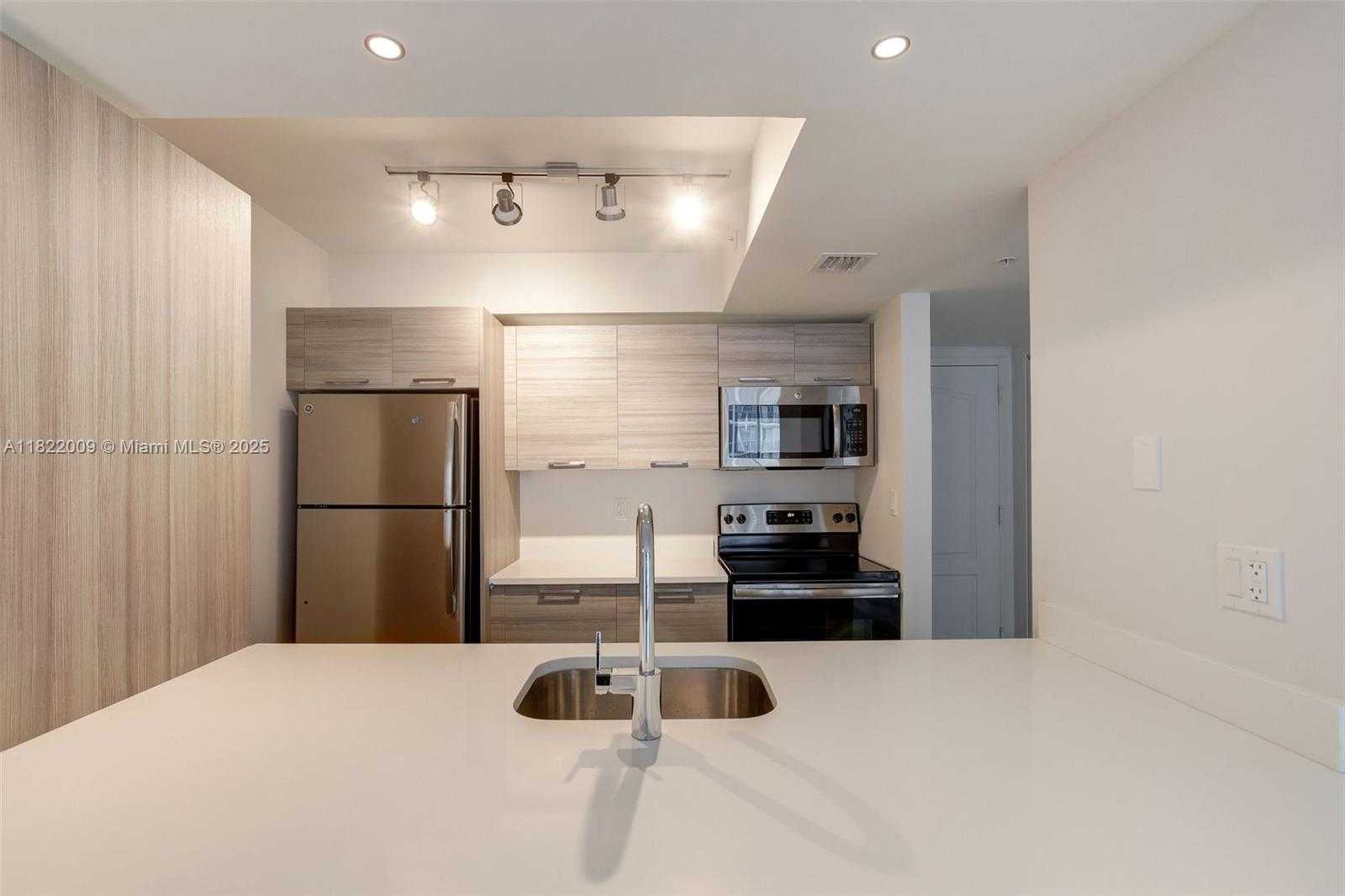 Small Image of 1756 NORTH BAYSHORE DR #17E, Miami Number 10