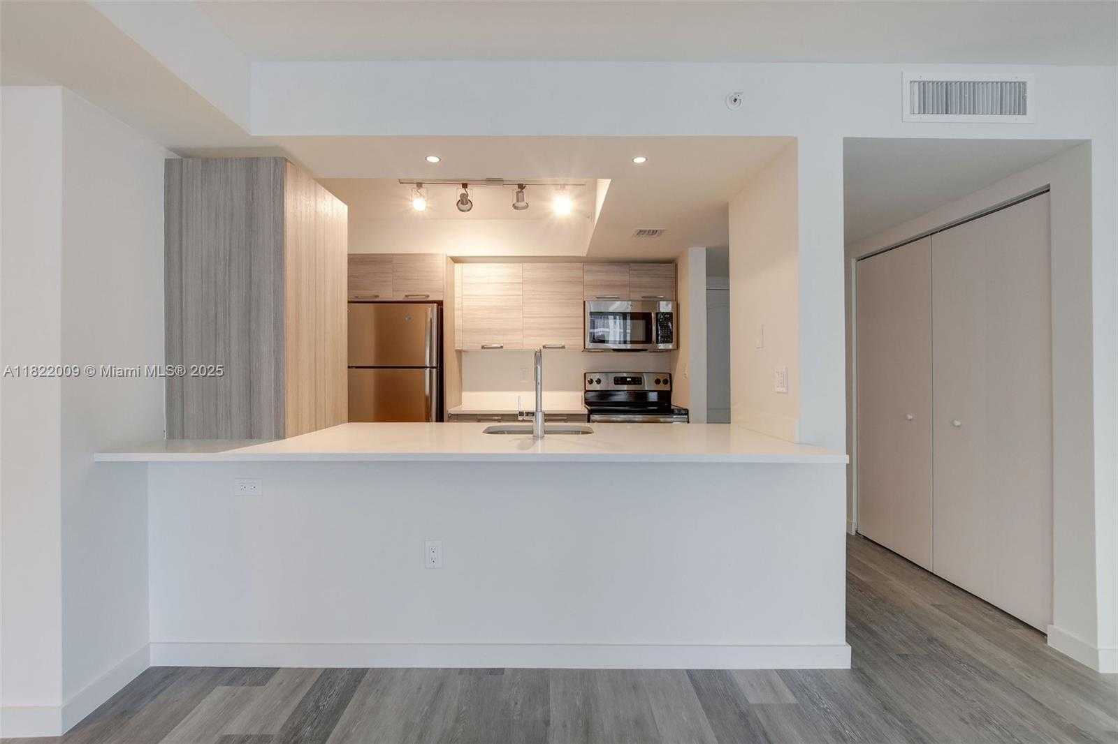 Small Image of 1756 NORTH BAYSHORE DR #17E, Miami Number 9