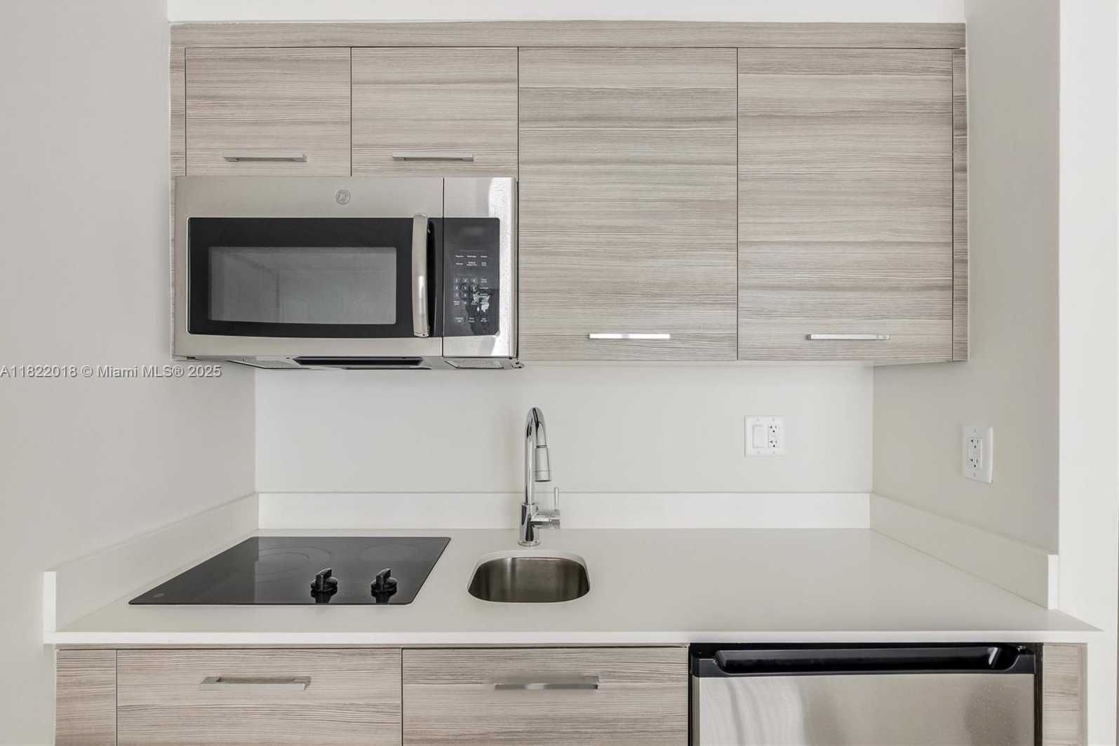 Small Image of 1756 NORTH BAYSHORE DR #7I, Miami Number 3