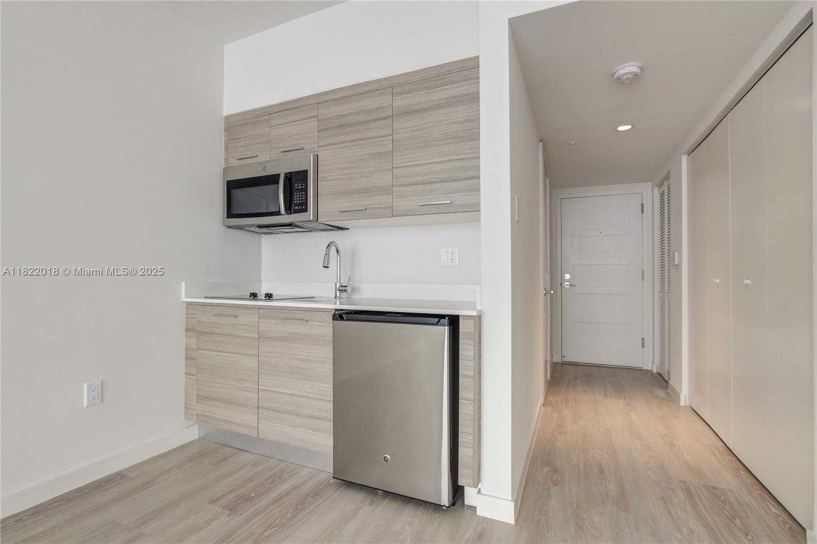 Small Image of 1756 NORTH BAYSHORE DR #7I, Miami Number 4