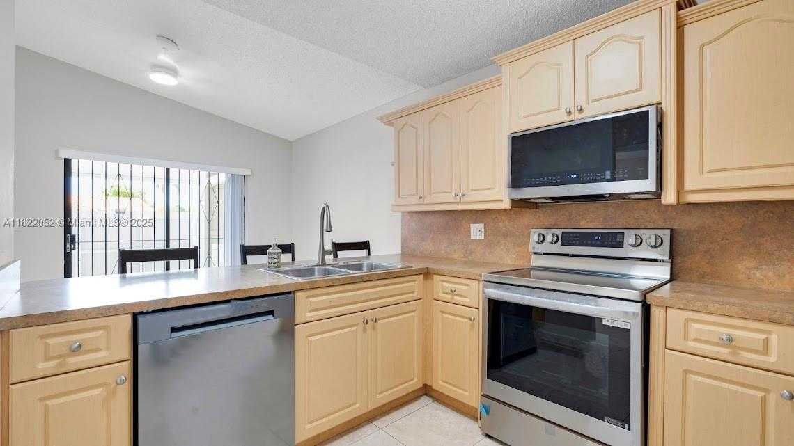Small Image of 2524 WEST 65TH ST, Hialeah Number 13