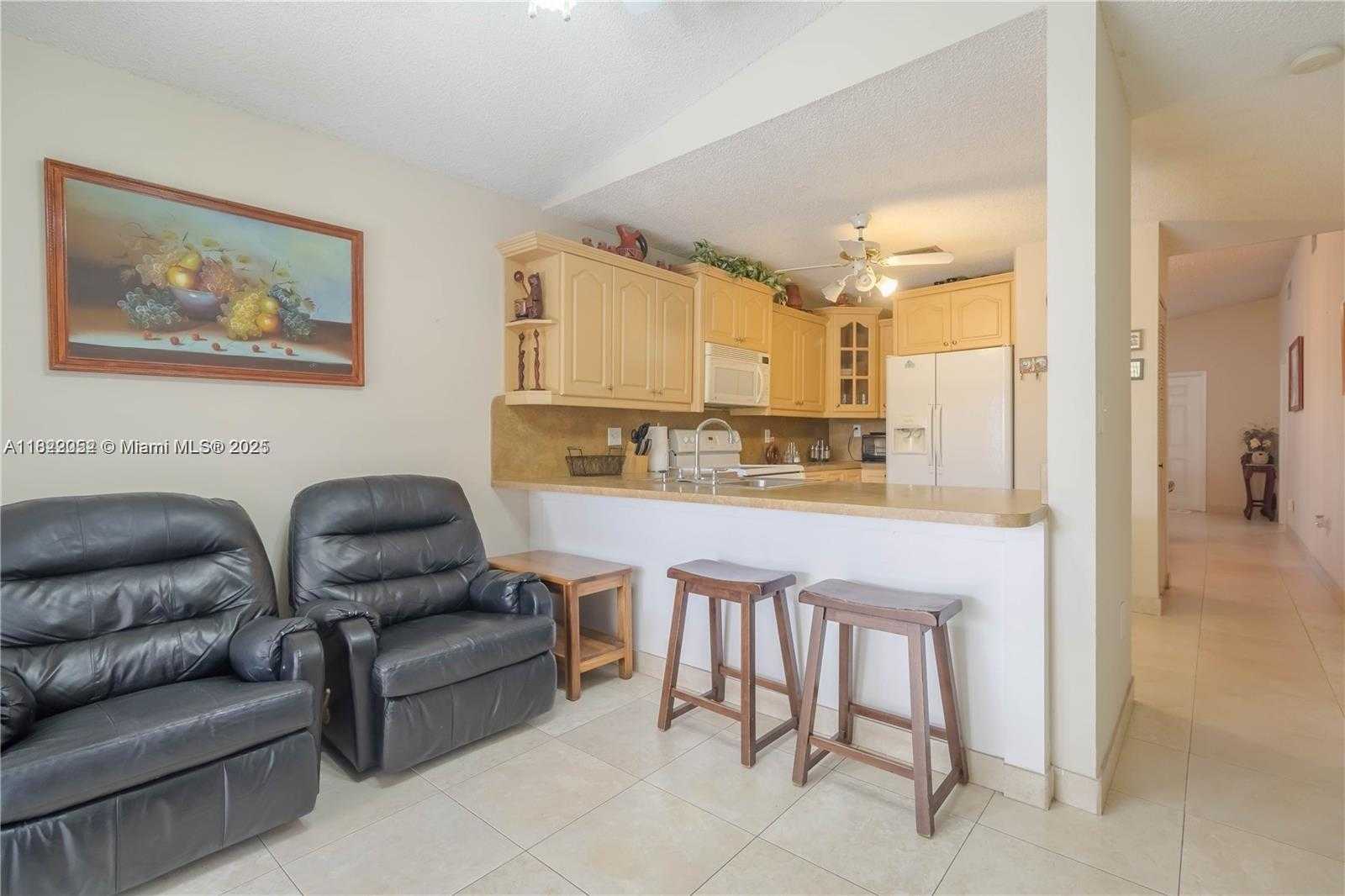 Small Image of 2524 WEST 65TH ST, Hialeah Number 4