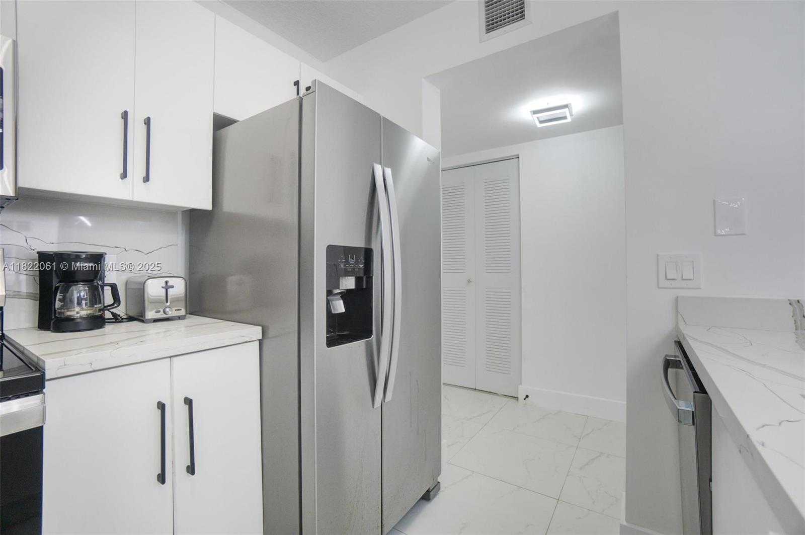 Small Image of 1200 BRICKELL BAY DR #1907, Miami Number 10