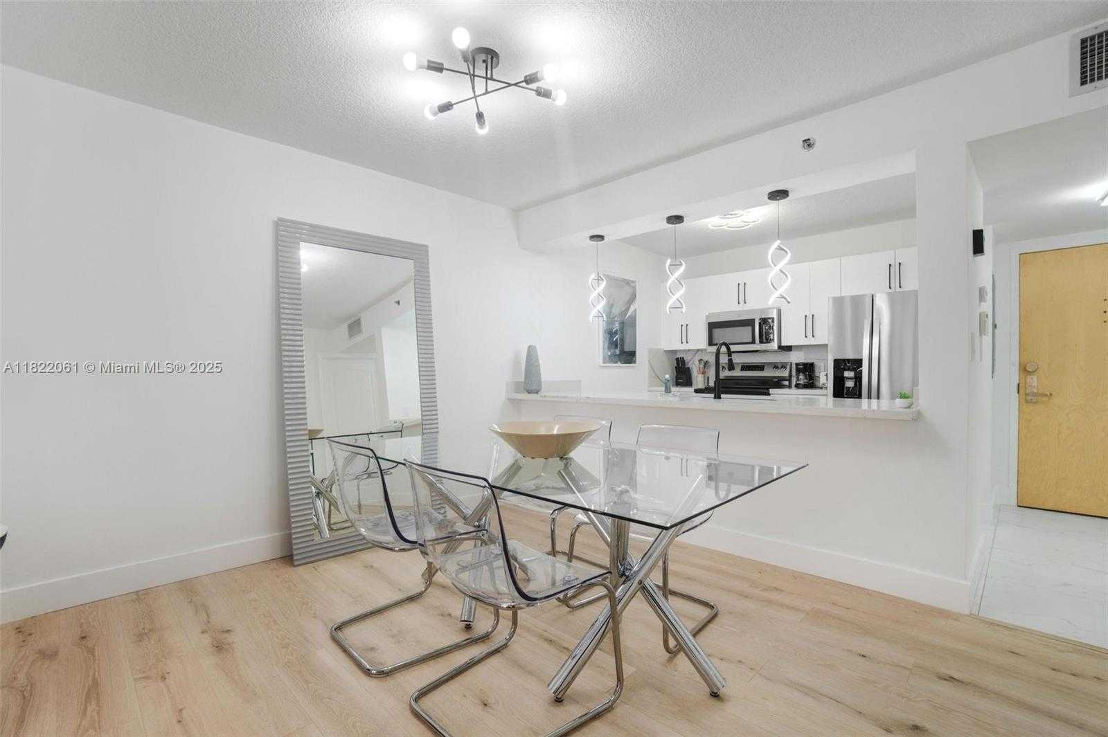 Small Image of 1200 BRICKELL BAY DR #1907, Miami Number 15