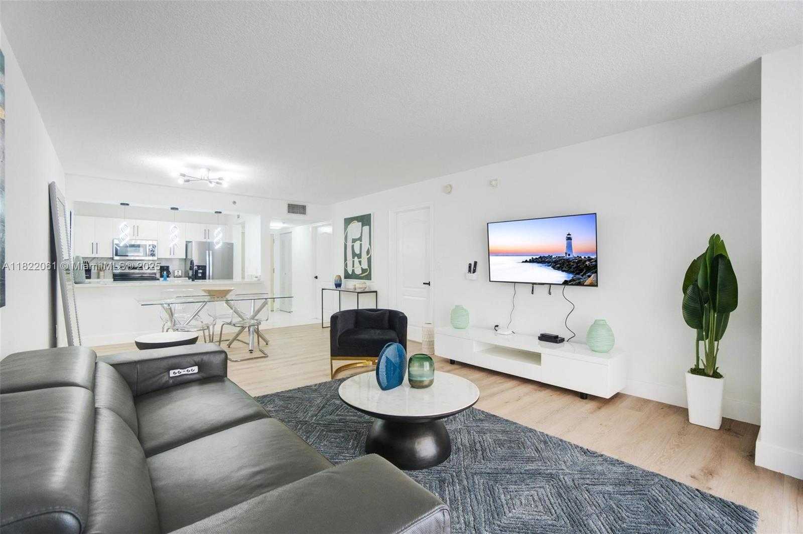 Small Image of 1200 BRICKELL BAY DR #1907, Miami Number 17