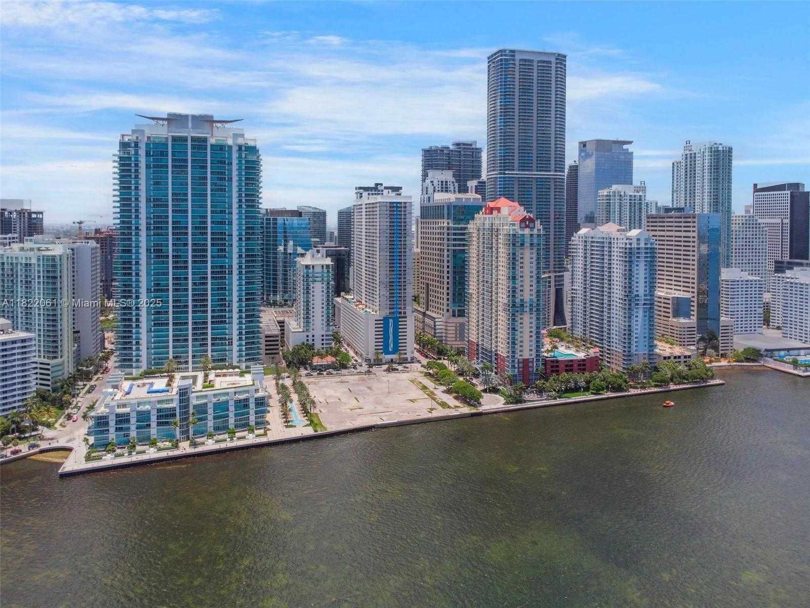Small Image of 1200 BRICKELL BAY DR #1907, Miami Number 2