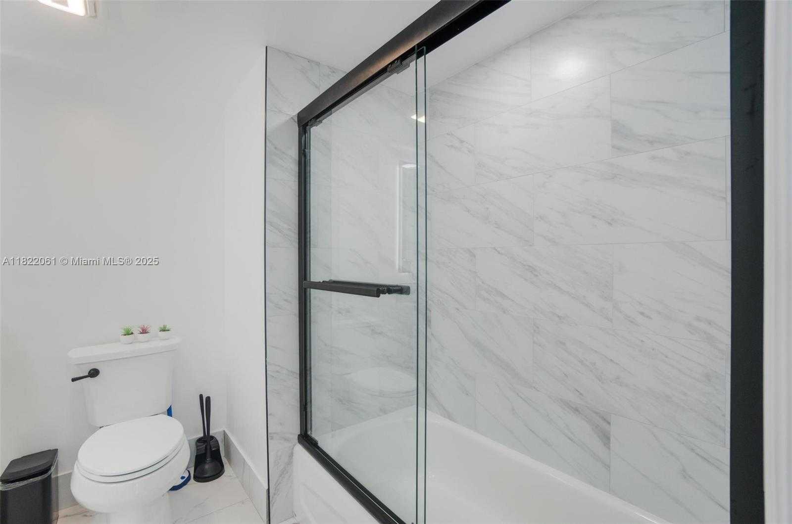 Small Image of 1200 BRICKELL BAY DR #1907, Miami Number 23