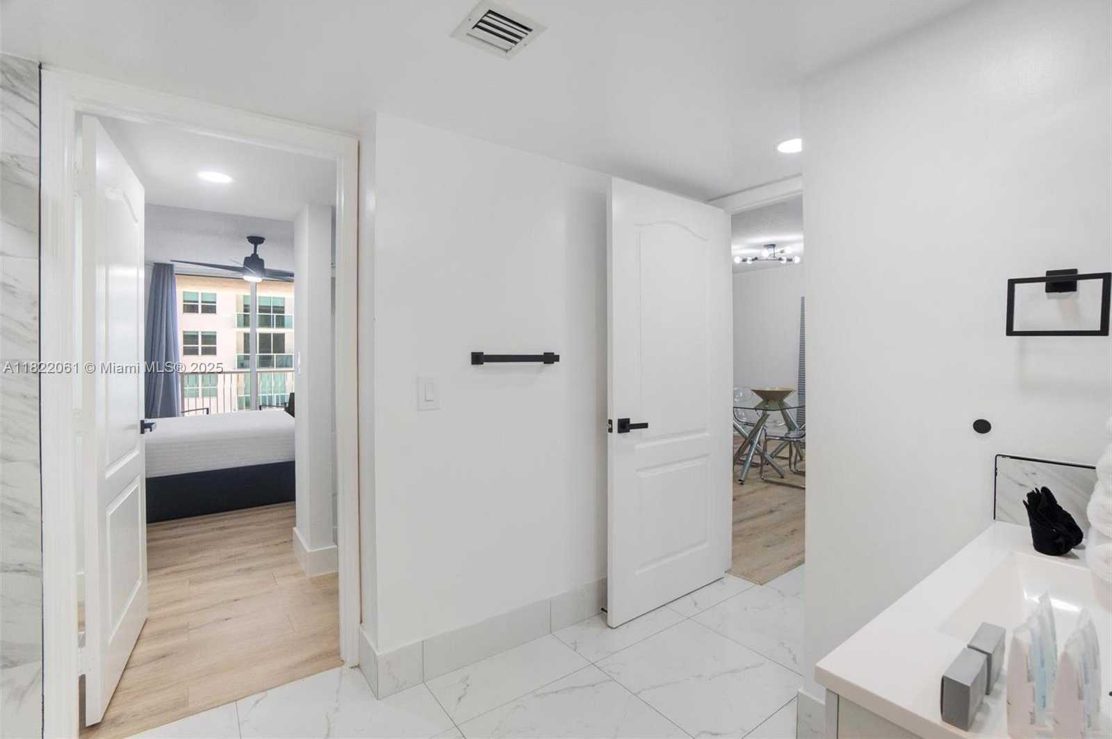 Small Image of 1200 BRICKELL BAY DR #1907, Miami Number 24