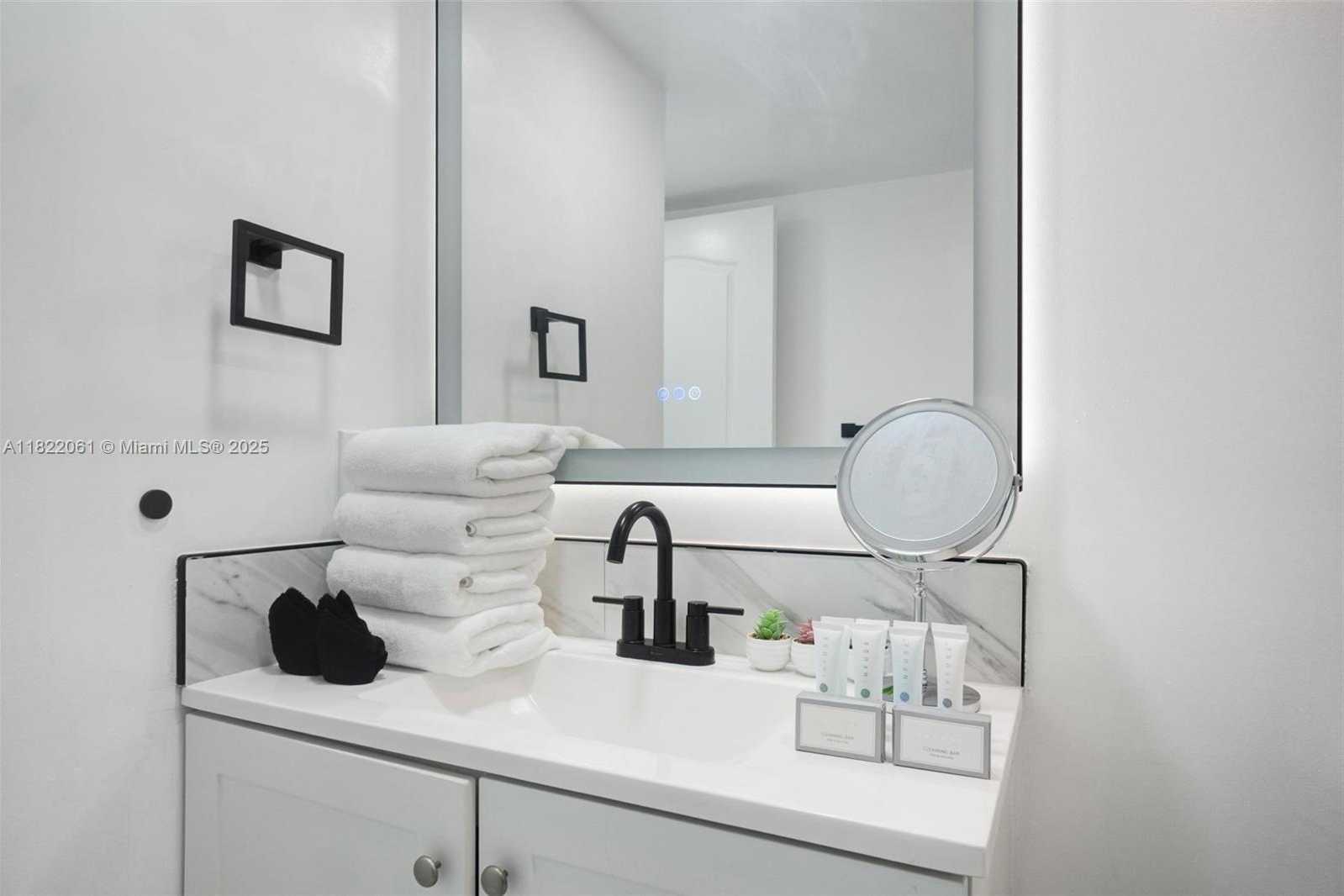 Small Image of 1200 BRICKELL BAY DR #1907, Miami Number 27