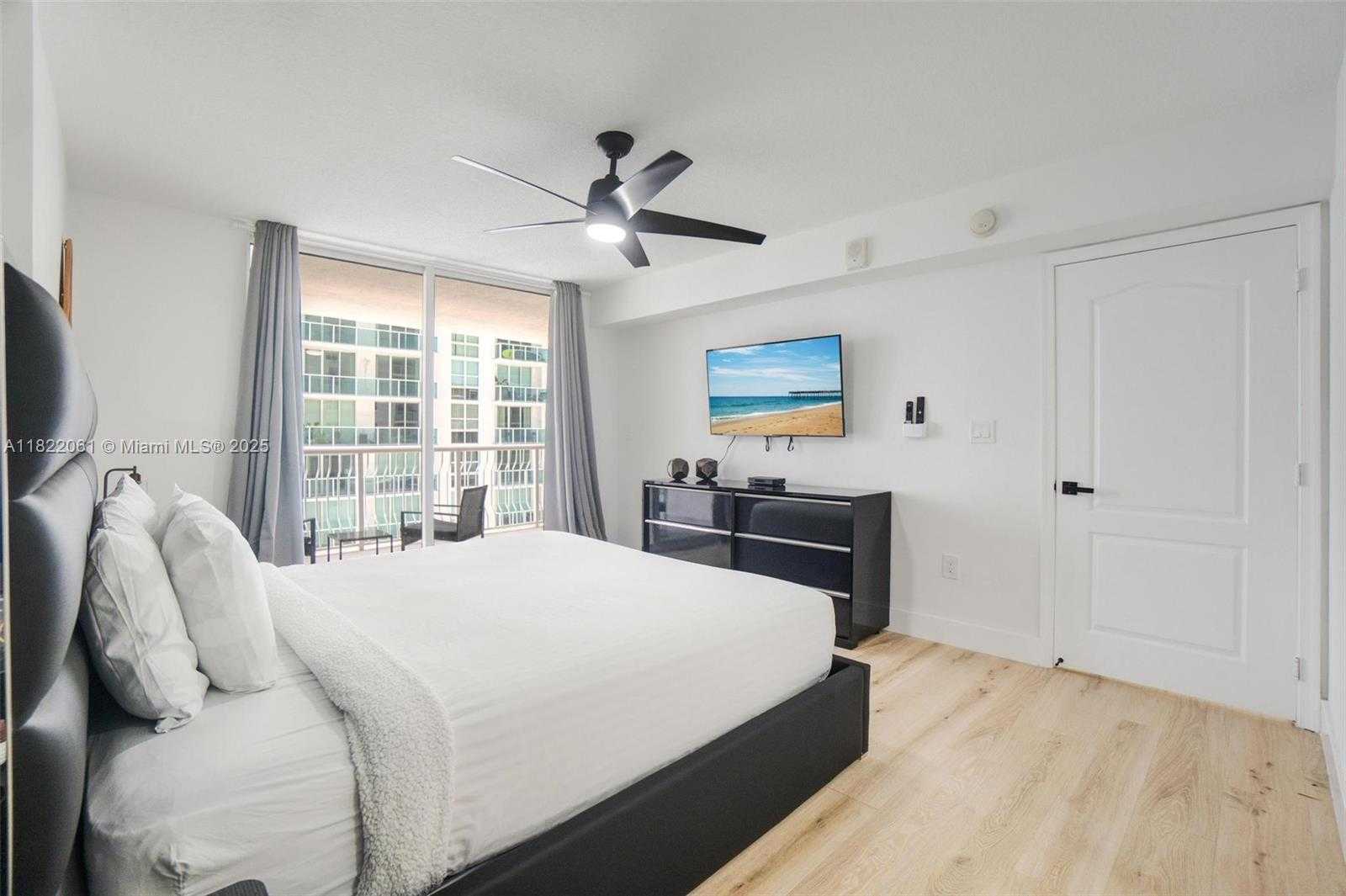 Small Image of 1200 BRICKELL BAY DR #1907, Miami Number 29