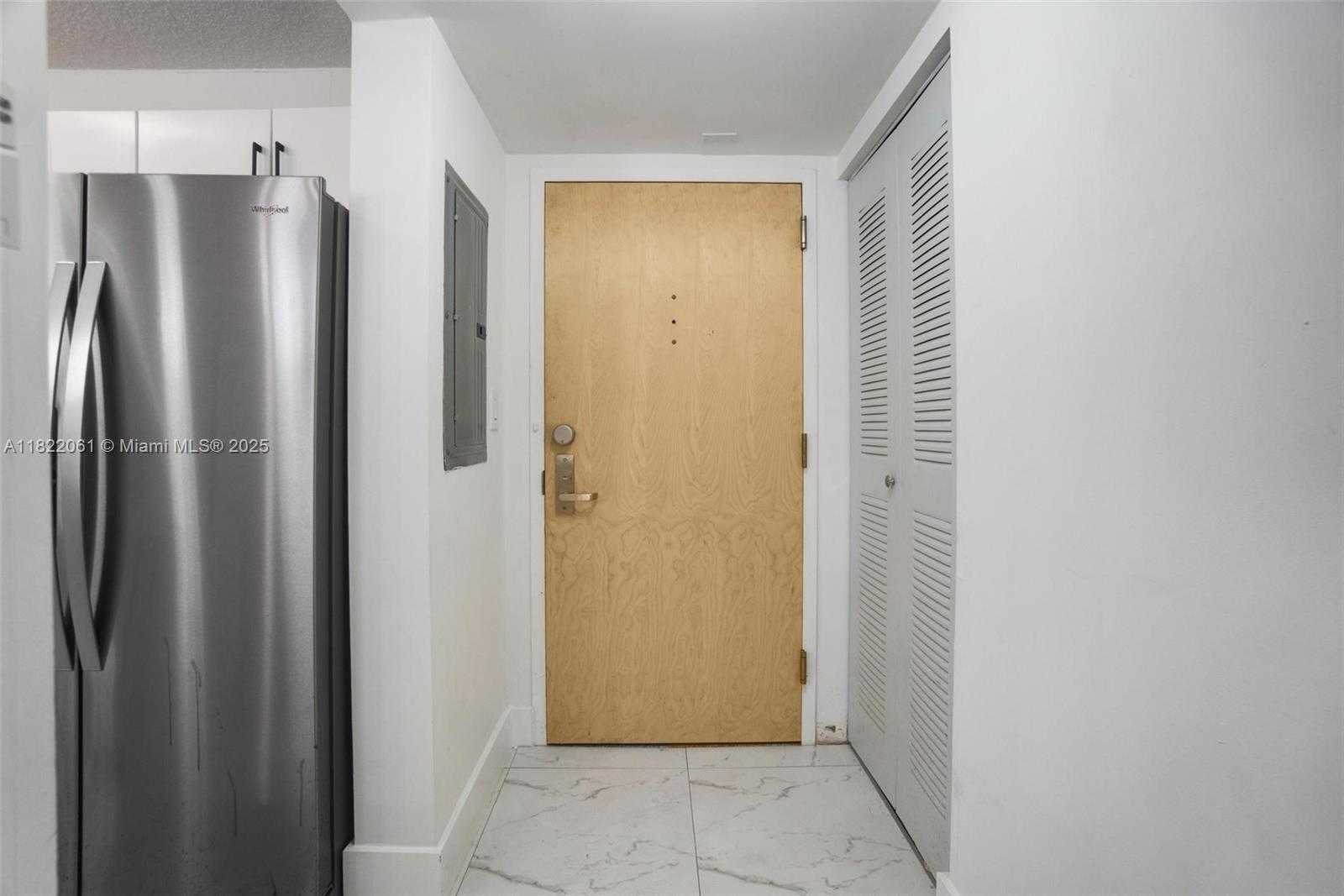 Small Image of 1200 BRICKELL BAY DR #1907, Miami Number 4