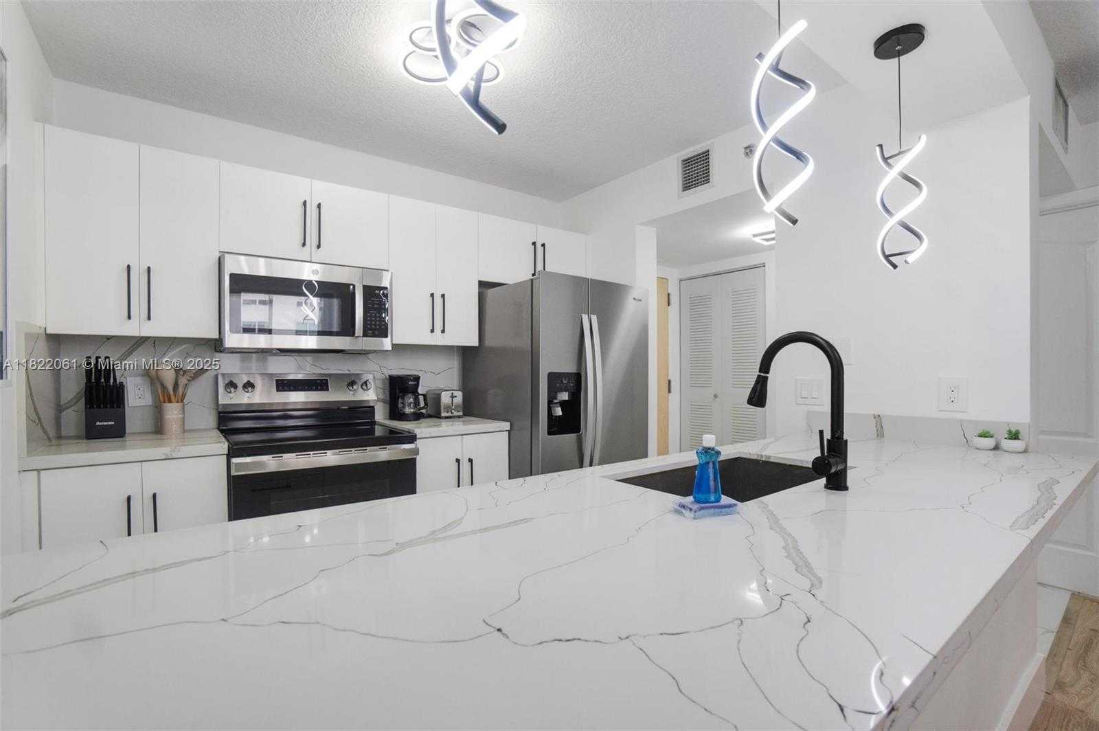 Small Image of 1200 BRICKELL BAY DR #1907, Miami Number 5