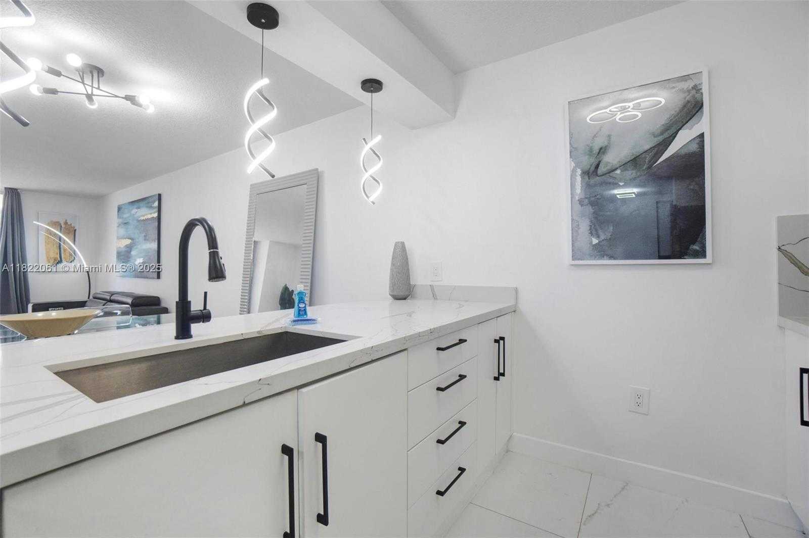 Small Image of 1200 BRICKELL BAY DR #1907, Miami Number 6