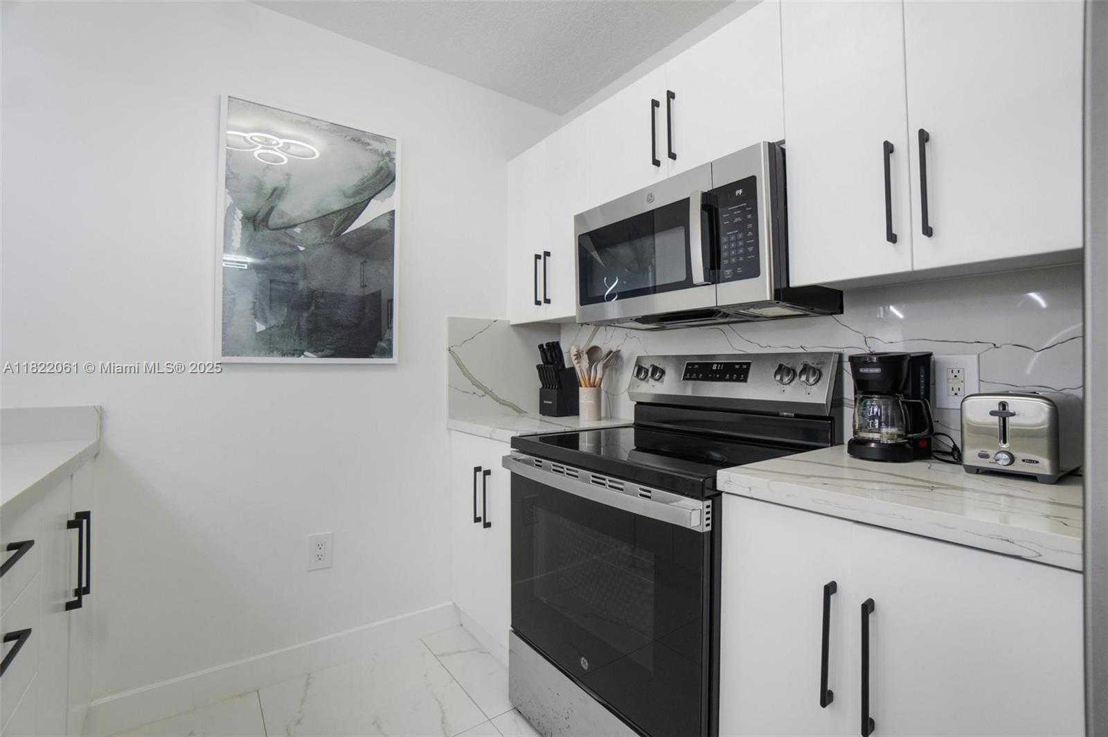 Small Image of 1200 BRICKELL BAY DR #1907, Miami Number 7