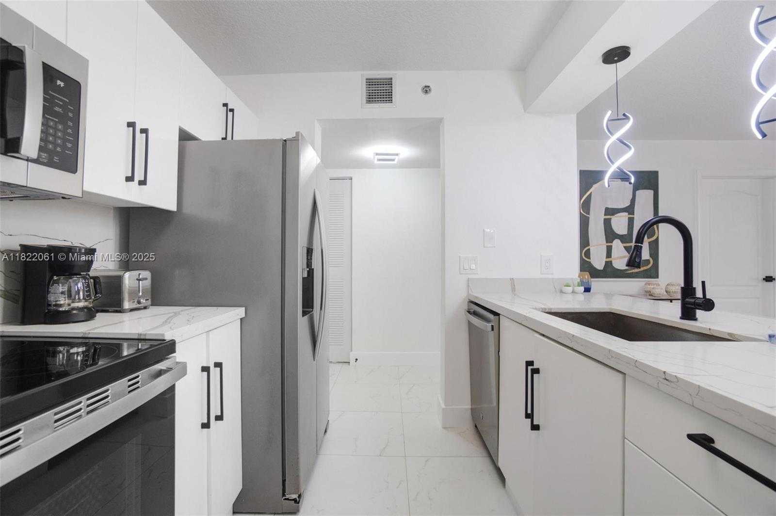 Small Image of 1200 BRICKELL BAY DR #1907, Miami Number 8