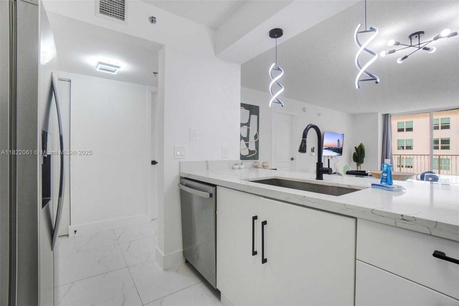 Small Image of 1200 BRICKELL BAY DR #1907, Miami Number 9