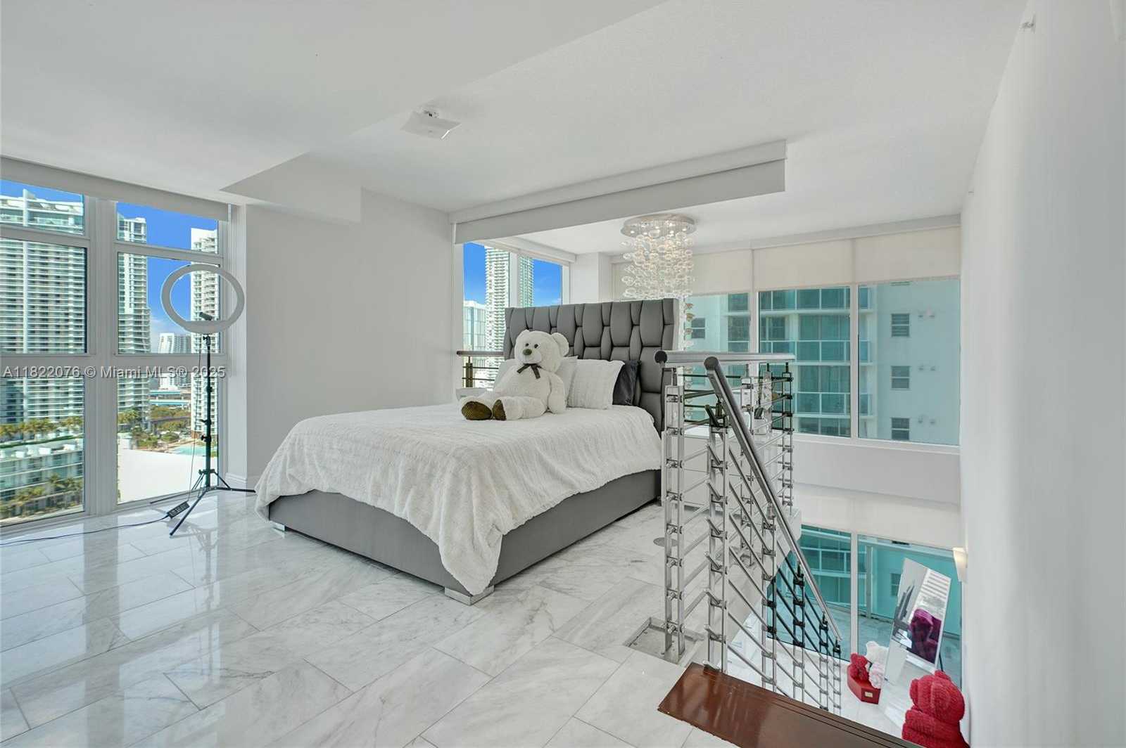 Small Image of 41 SOUTH EAST 5TH ST #1317, Miami Number 12