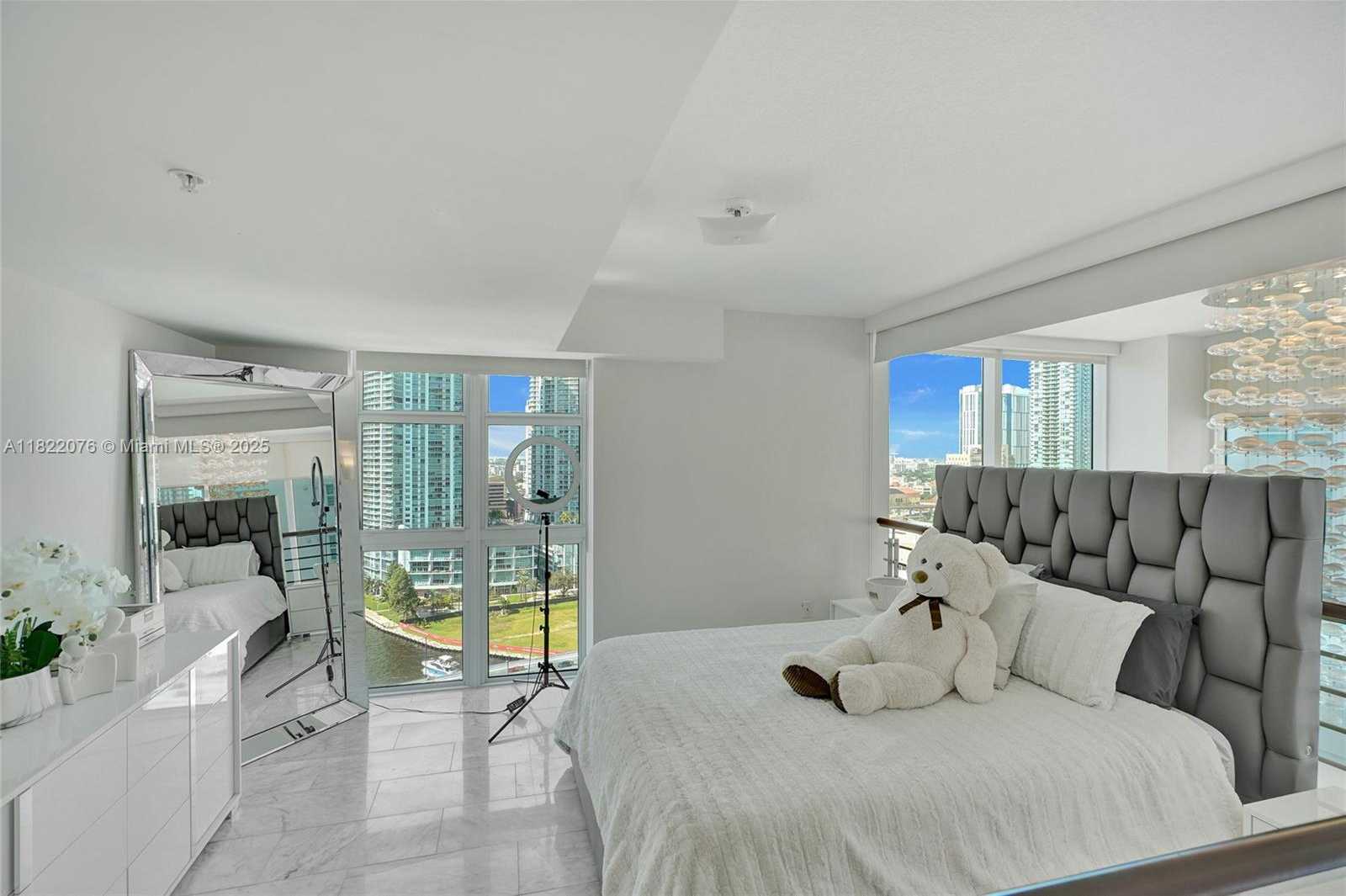 Small Image of 41 SOUTH EAST 5TH ST #1317, Miami Number 13