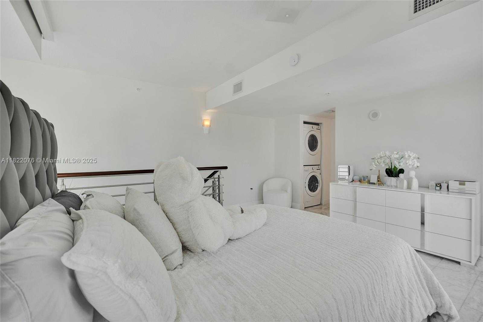 Small Image of 41 SOUTH EAST 5TH ST #1317, Miami Number 14