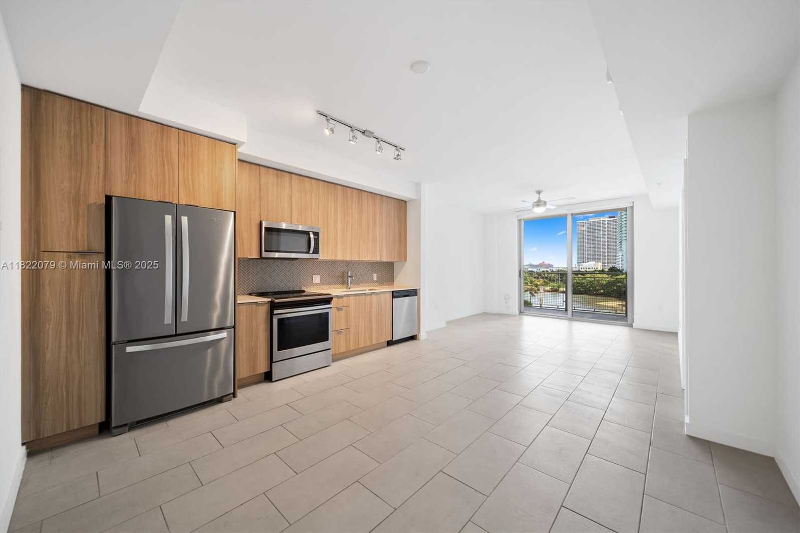 Small Image of 2150 NORTH BAYSHORE DR #0508, Miami Number 3