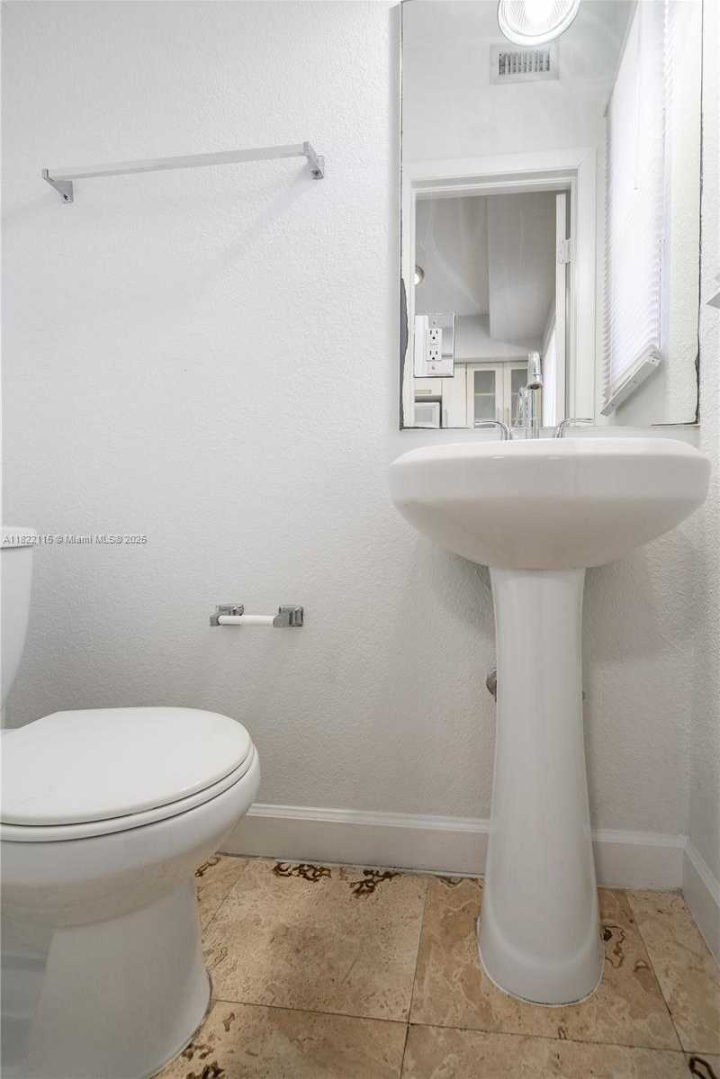 Small Image of 2180 BAY DR #4A, Miami Beach Number 10