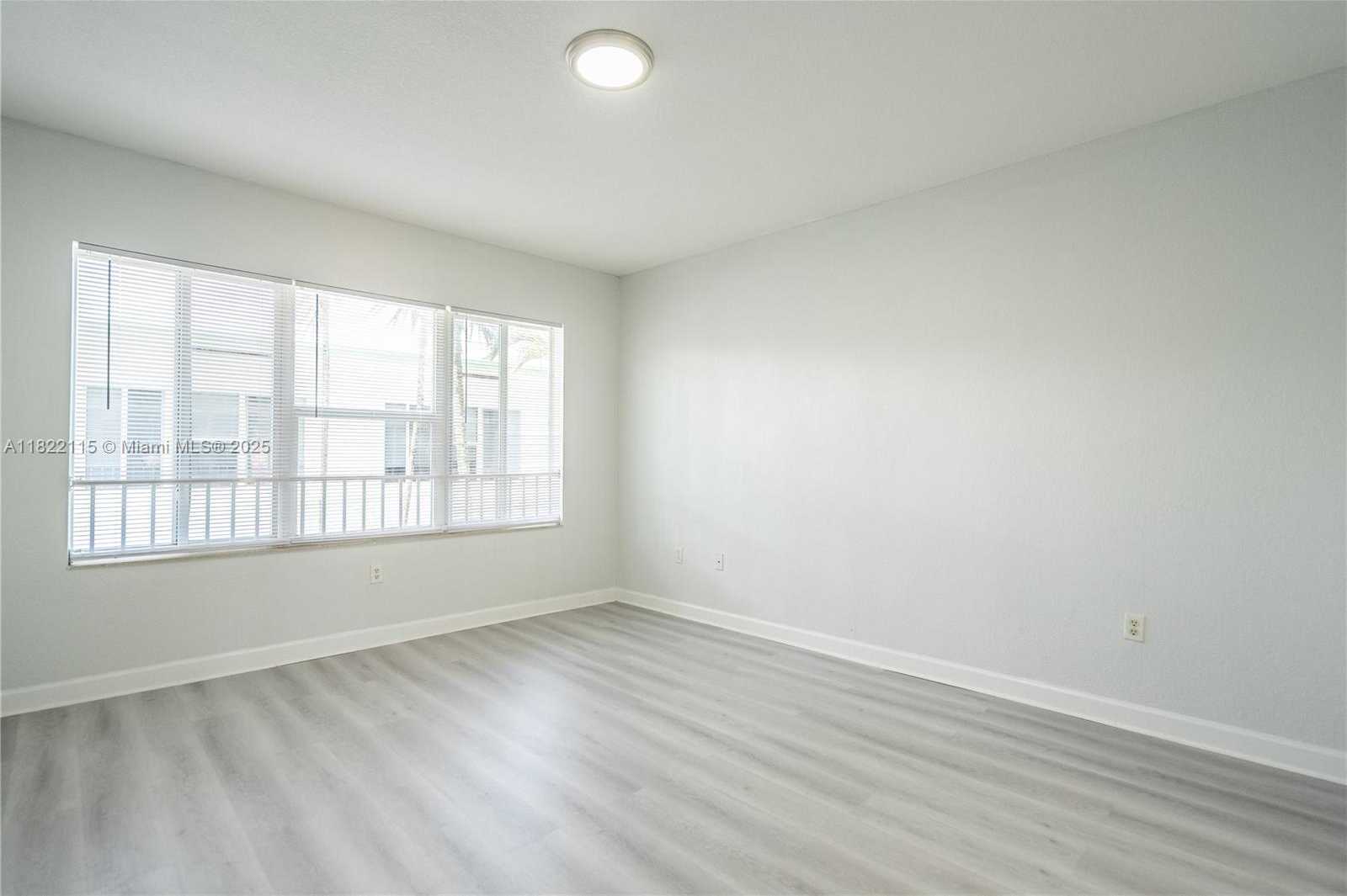 Small Image of 2180 BAY DR #4A, Miami Beach Number 15