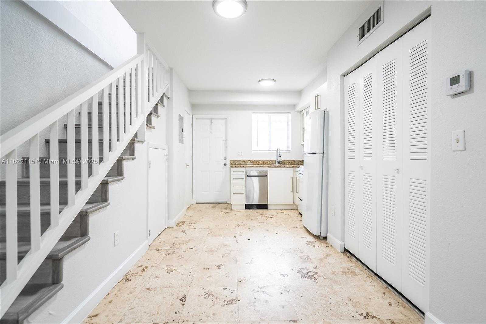 Small Image of 2180 BAY DR #4A, Miami Beach Number 7